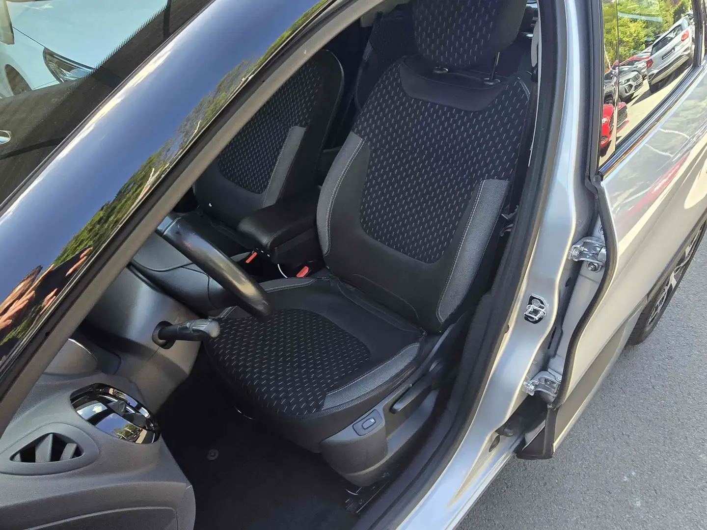 Renault Captur Intens*LED*NAVIGATION*SITZHEIZUNG* Grijs - 2