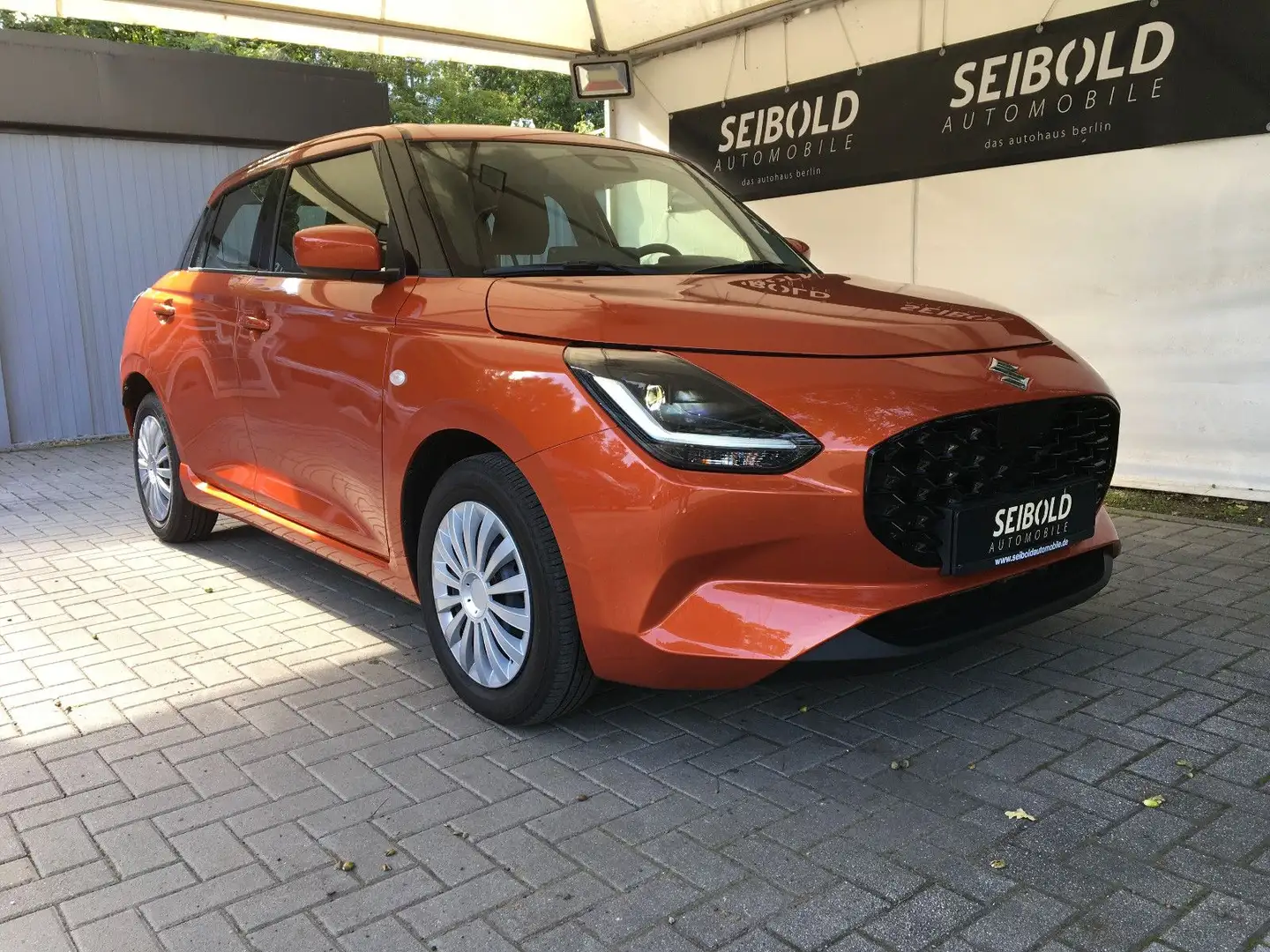 Suzuki Swift 1.2 Dualjet Hybrid 61 kW Club/LED/Nav/Kam Orange - 2
