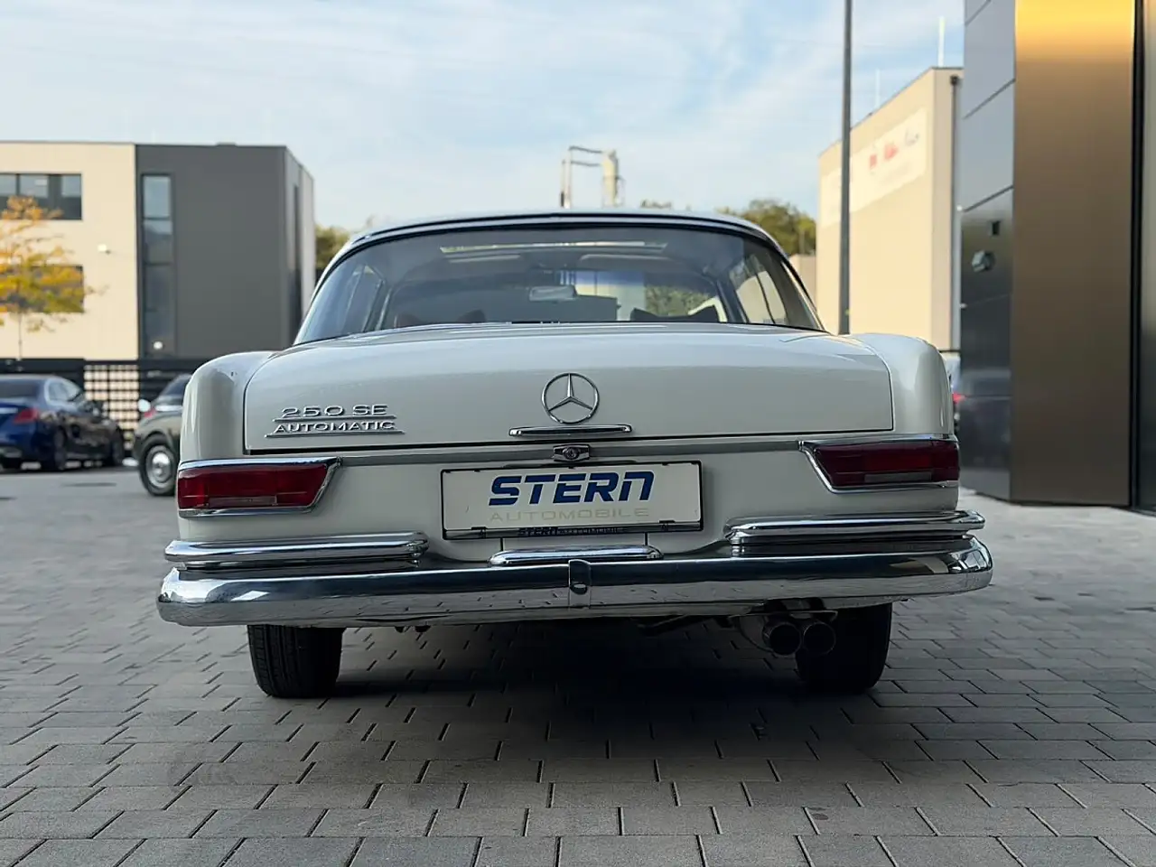 Mercedes-Benz 250 SE Coupé W111 *OLDTIMER *SCHIEBEDACH *LEDER*, foto 4