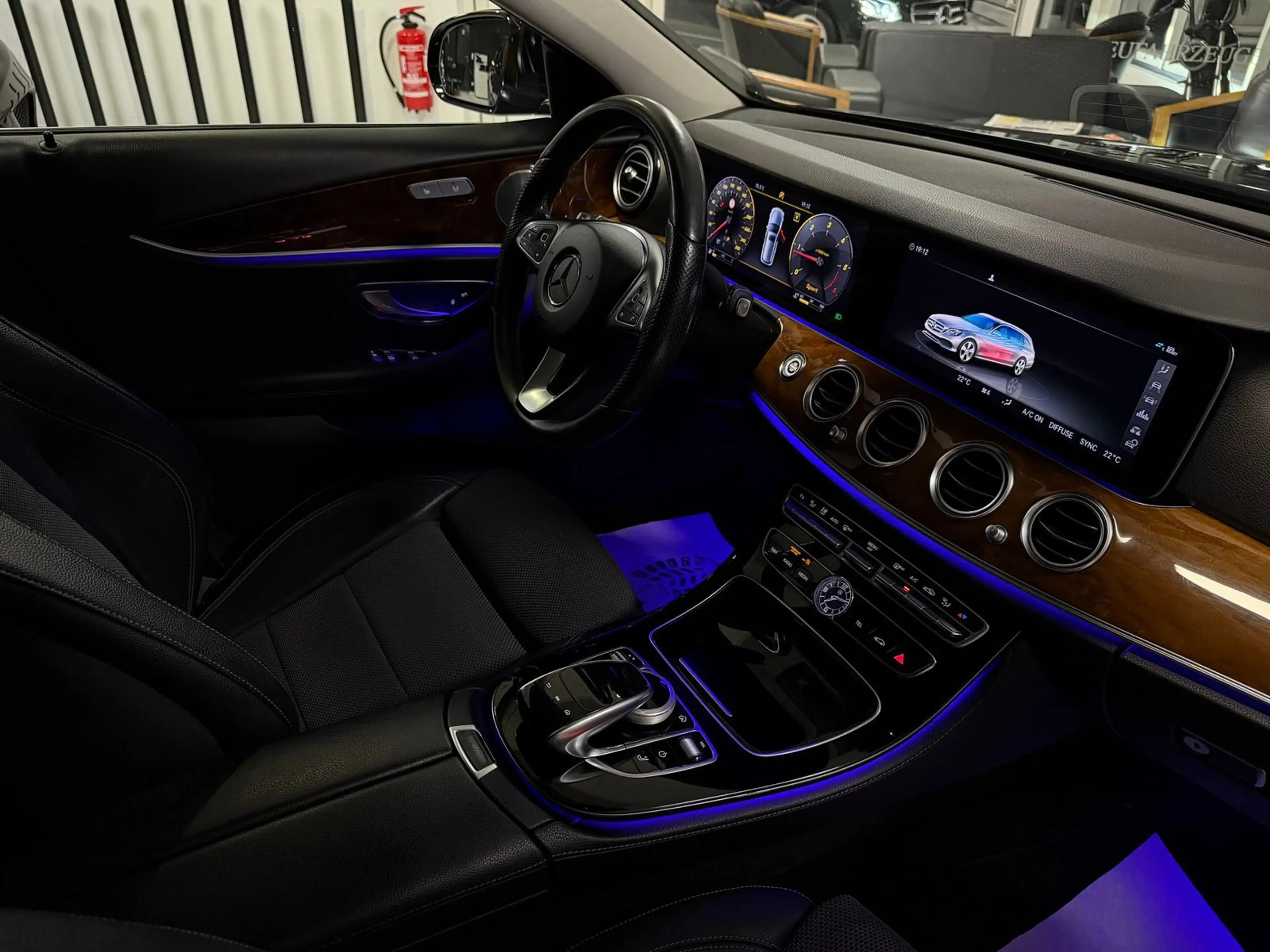 Mercedes-Benz E 220 d T BURMESTER WIDESCREEN AVANTGARDE TRAUM — photo 18