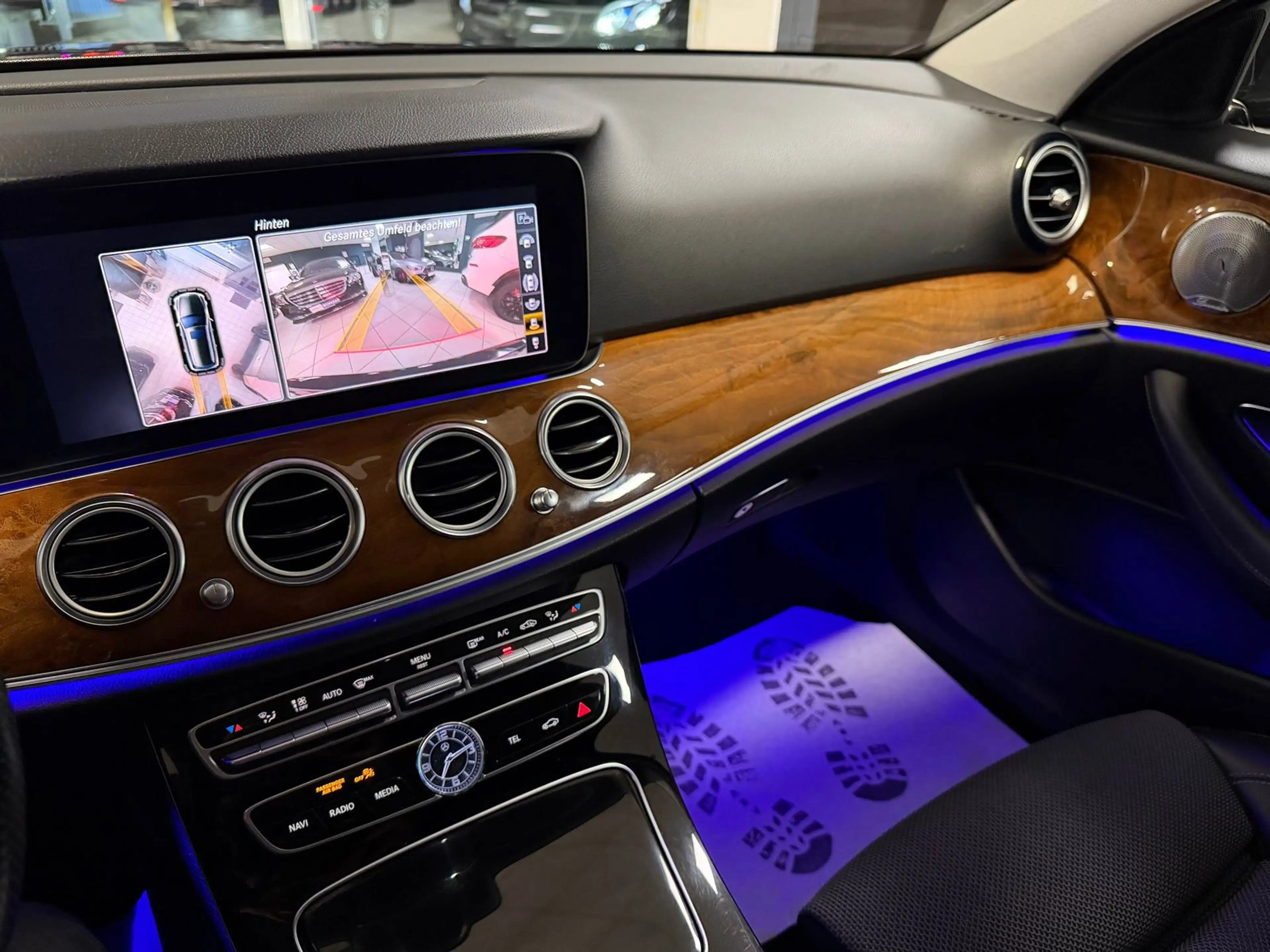Mercedes-Benz E 220 d T BURMESTER WIDESCREEN AVANTGARDE TRAUM — photo 27