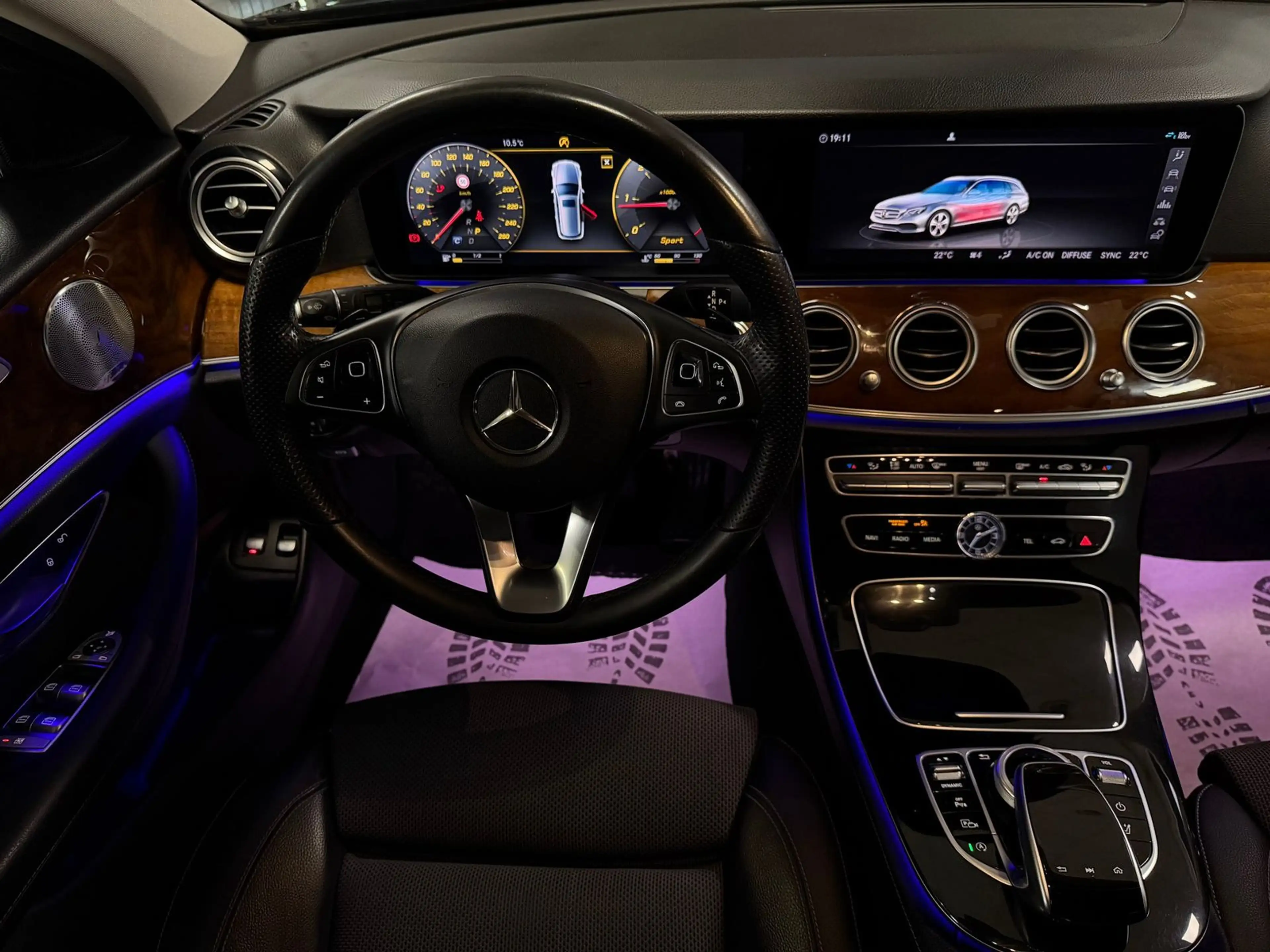Mercedes-Benz E 220 d T BURMESTER WIDESCREEN AVANTGARDE TRAUM — photo 16