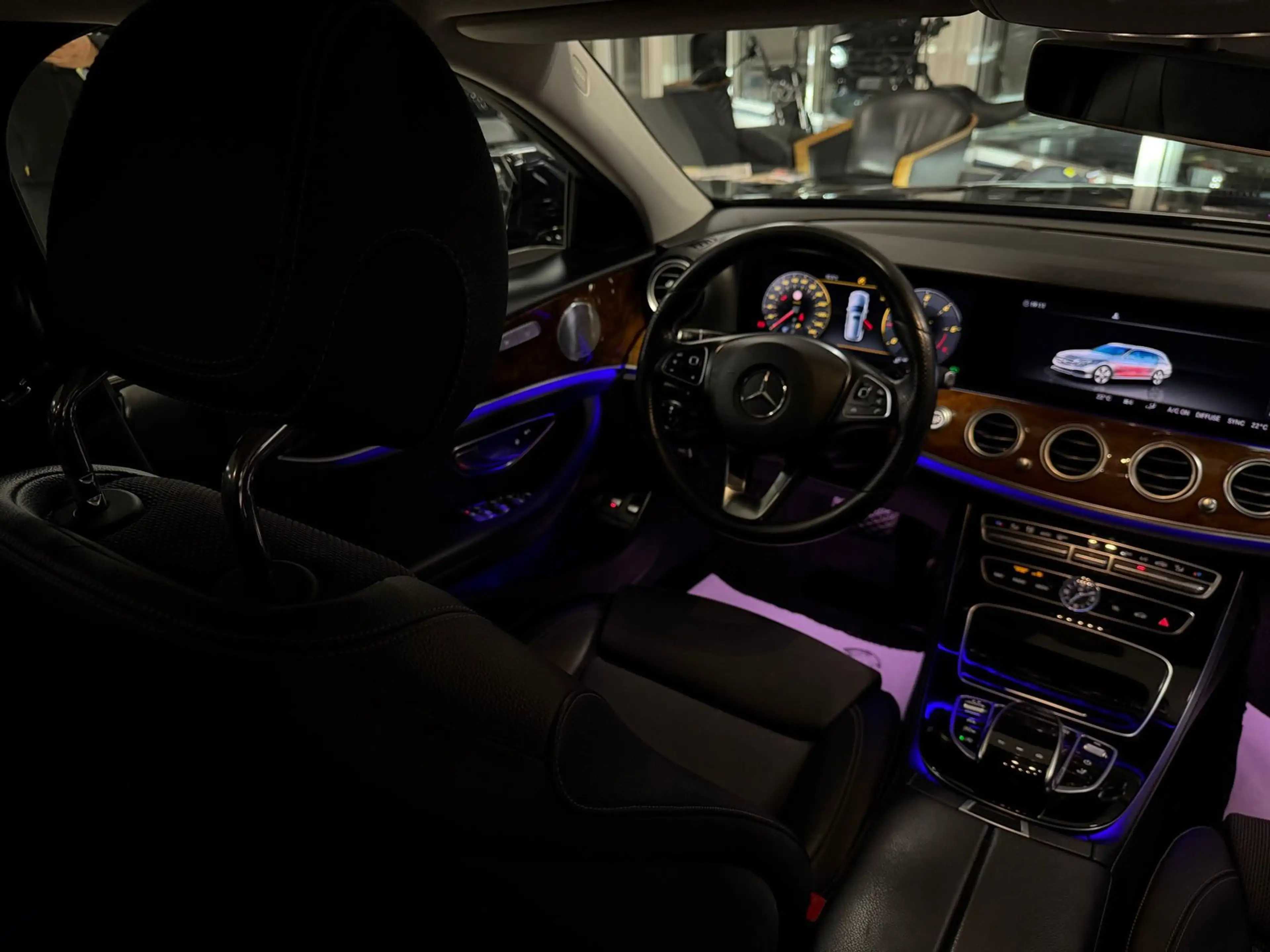 Mercedes-Benz E 220 d T BURMESTER WIDESCREEN AVANTGARDE TRAUM — photo 17