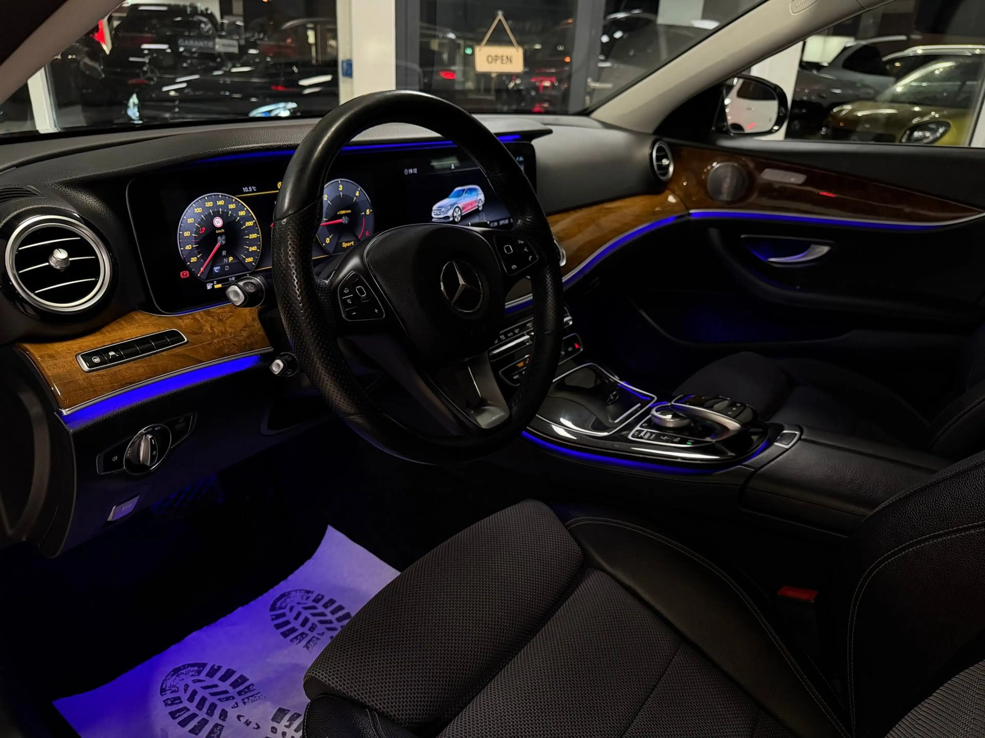 Mercedes-Benz E 220 d T BURMESTER WIDESCREEN AVANTGARDE TRAUM — photo 23