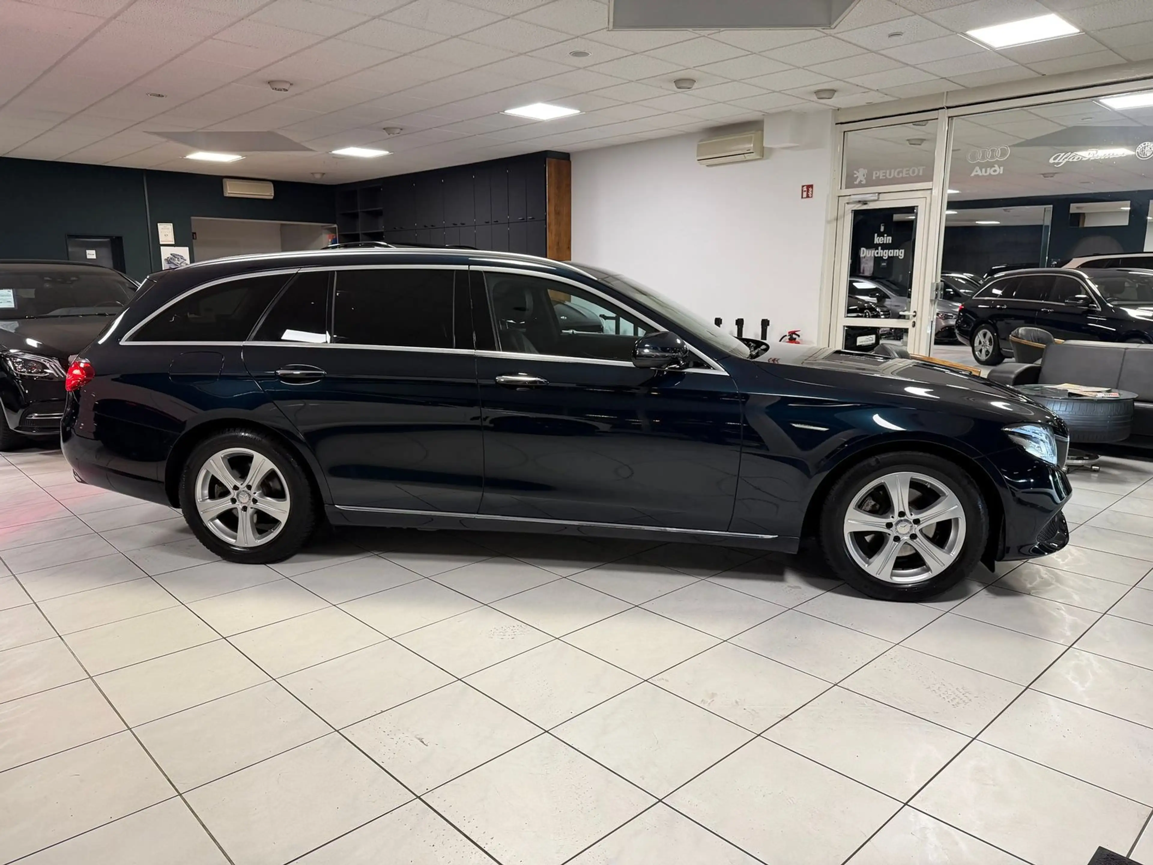 Mercedes-Benz E 220 d T BURMESTER WIDESCREEN AVANTGARDE TRAUM — photo 4
