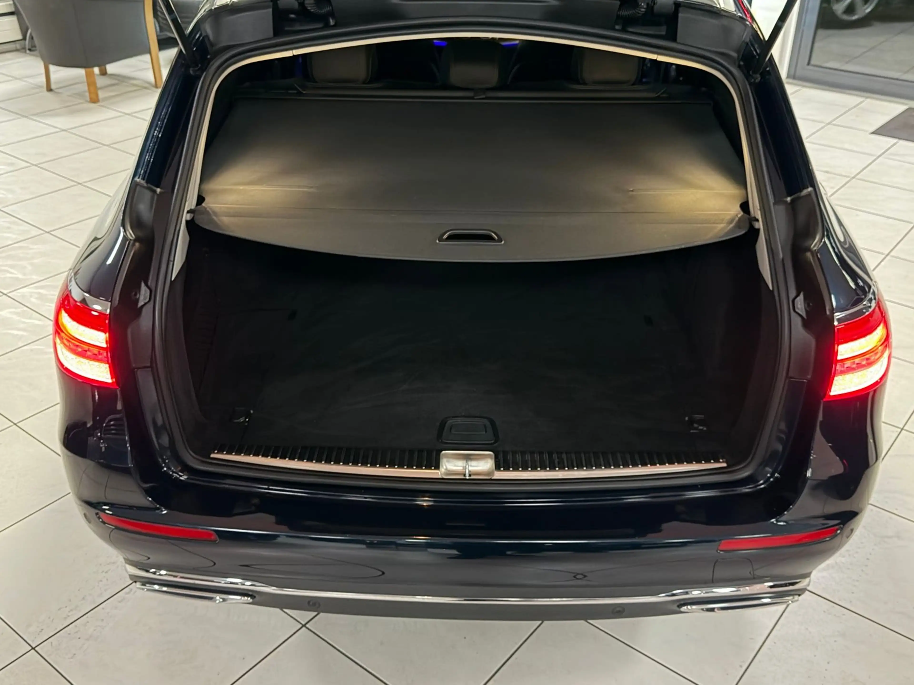 Mercedes-Benz E 220 d T BURMESTER WIDESCREEN AVANTGARDE TRAUM — photo 10