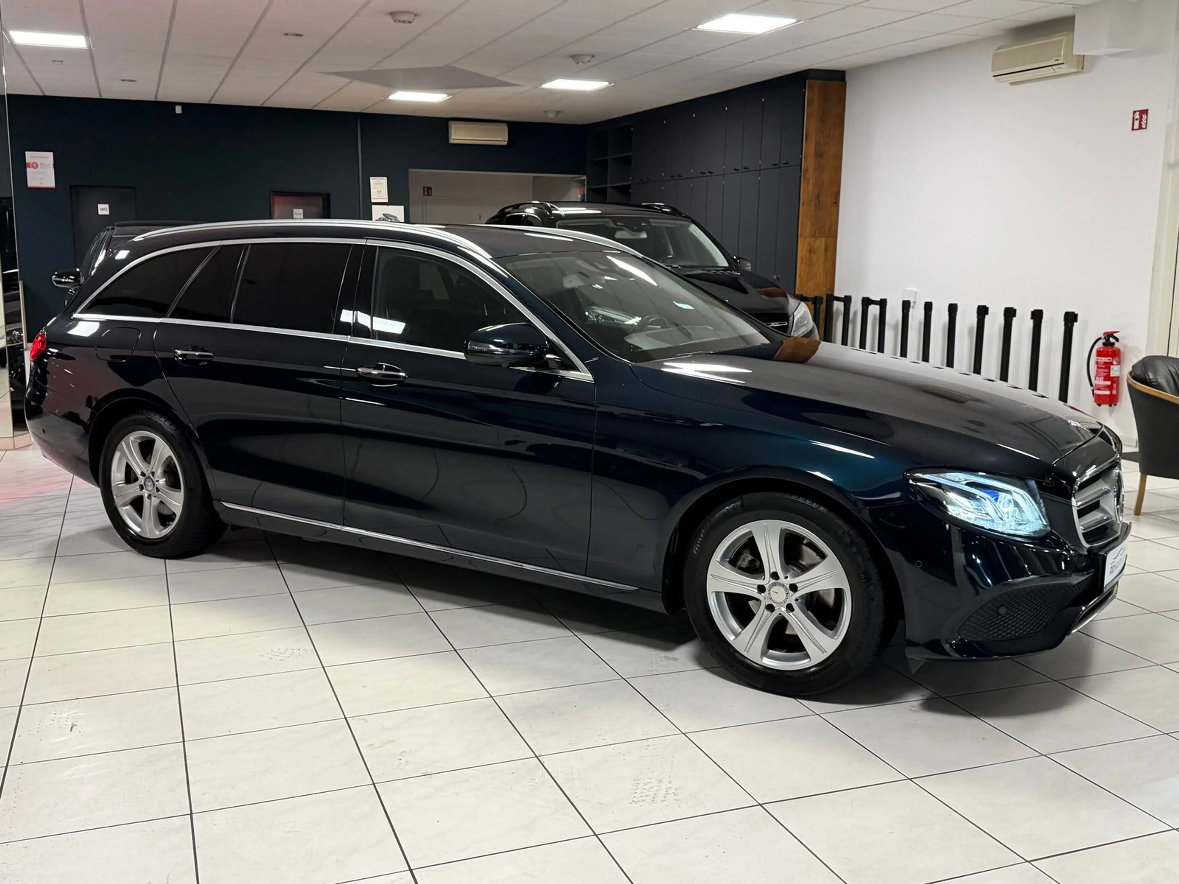 Mercedes-Benz E 220 d T BURMESTER WIDESCREEN AVANTGARDE TRAUM — photo 3