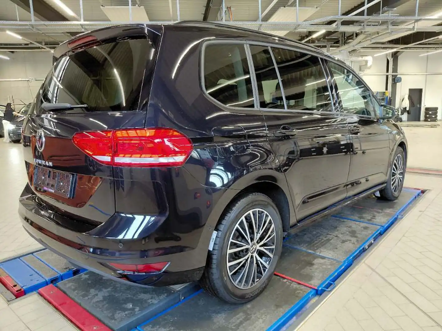 Volkswagen Touran Comfortline ADAPTLED/PANO/RFK/STNDHZNG/AHK Schwarz - 2