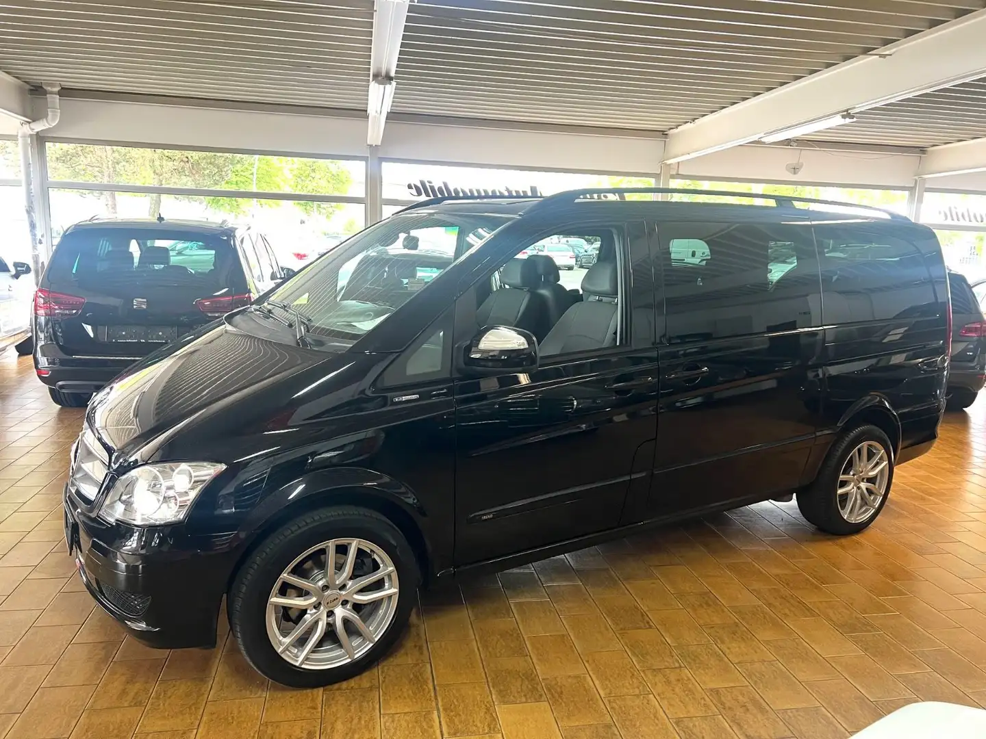Mercedes-Benz Viano 2.2 CDI Trend Edition lang Noir - 2