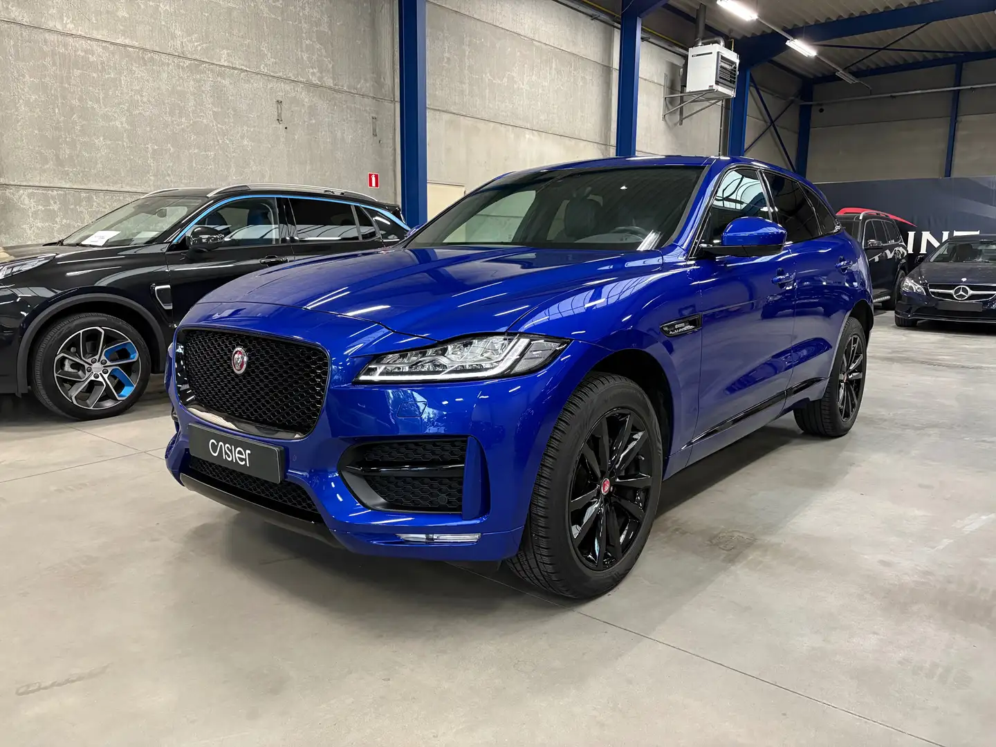Jaguar F-Pace 20d Aut. R-Sport l Pano l Towbar l Meridian l Cam Blau - 1