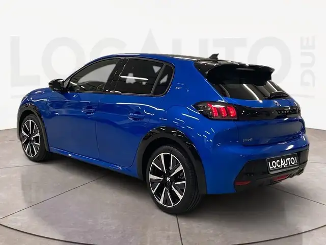 Peugeot 208 view 5