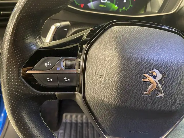 Peugeot 208 view 12