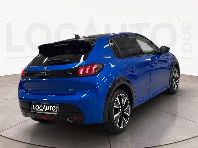 Peugeot 208 view 4