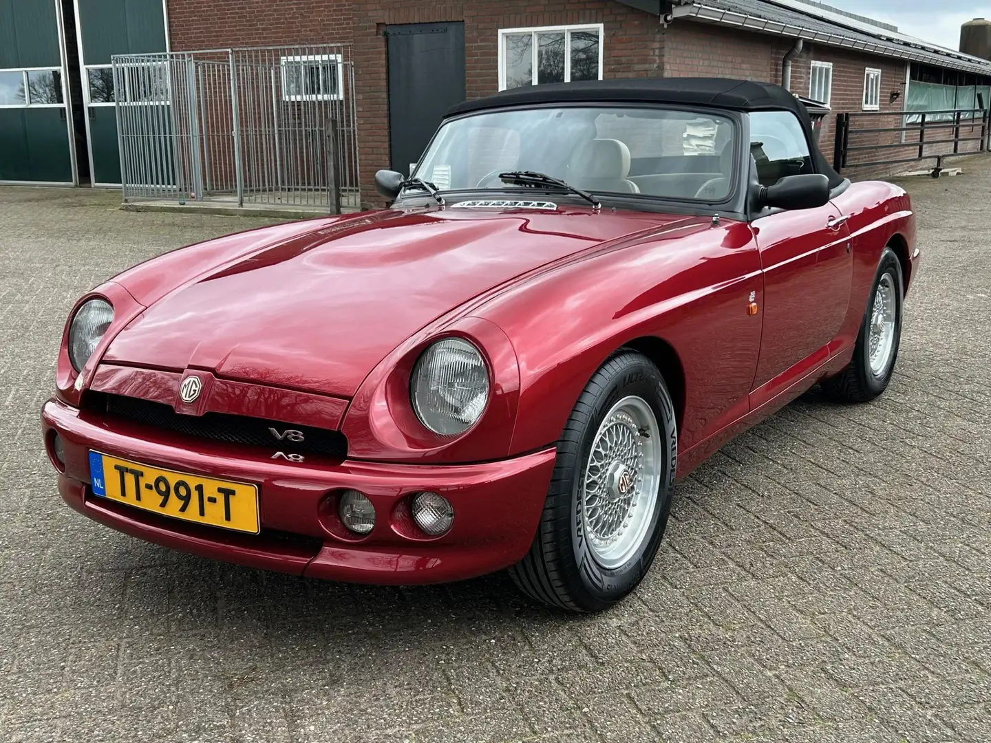 MG RV8 4.0 V8 Rot - 1