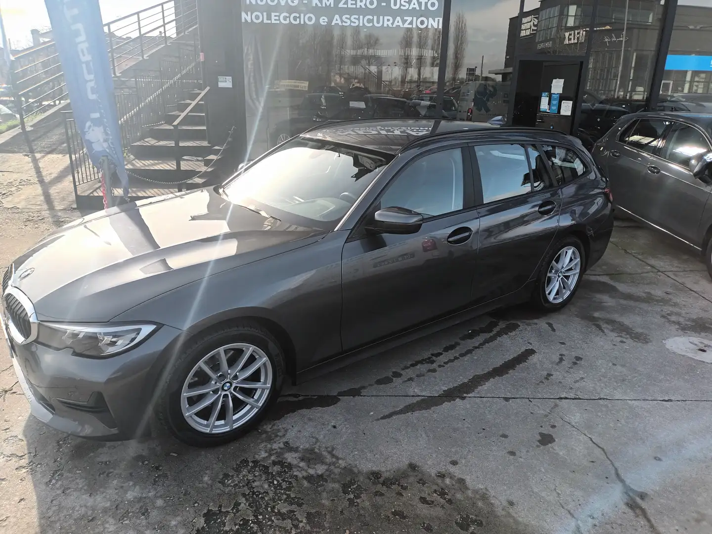 BMW 320 320d Touring Business Advantage auto Grigio - 2
