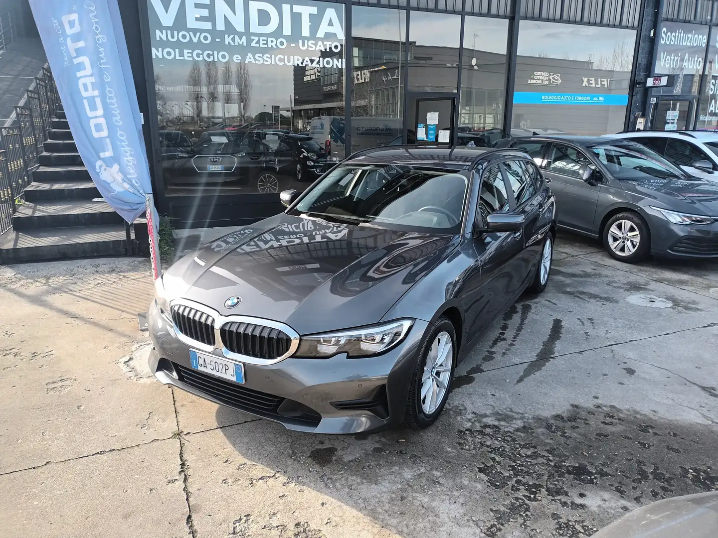 BMW 320 320d Touring Business Advantage auto Grigio - 1