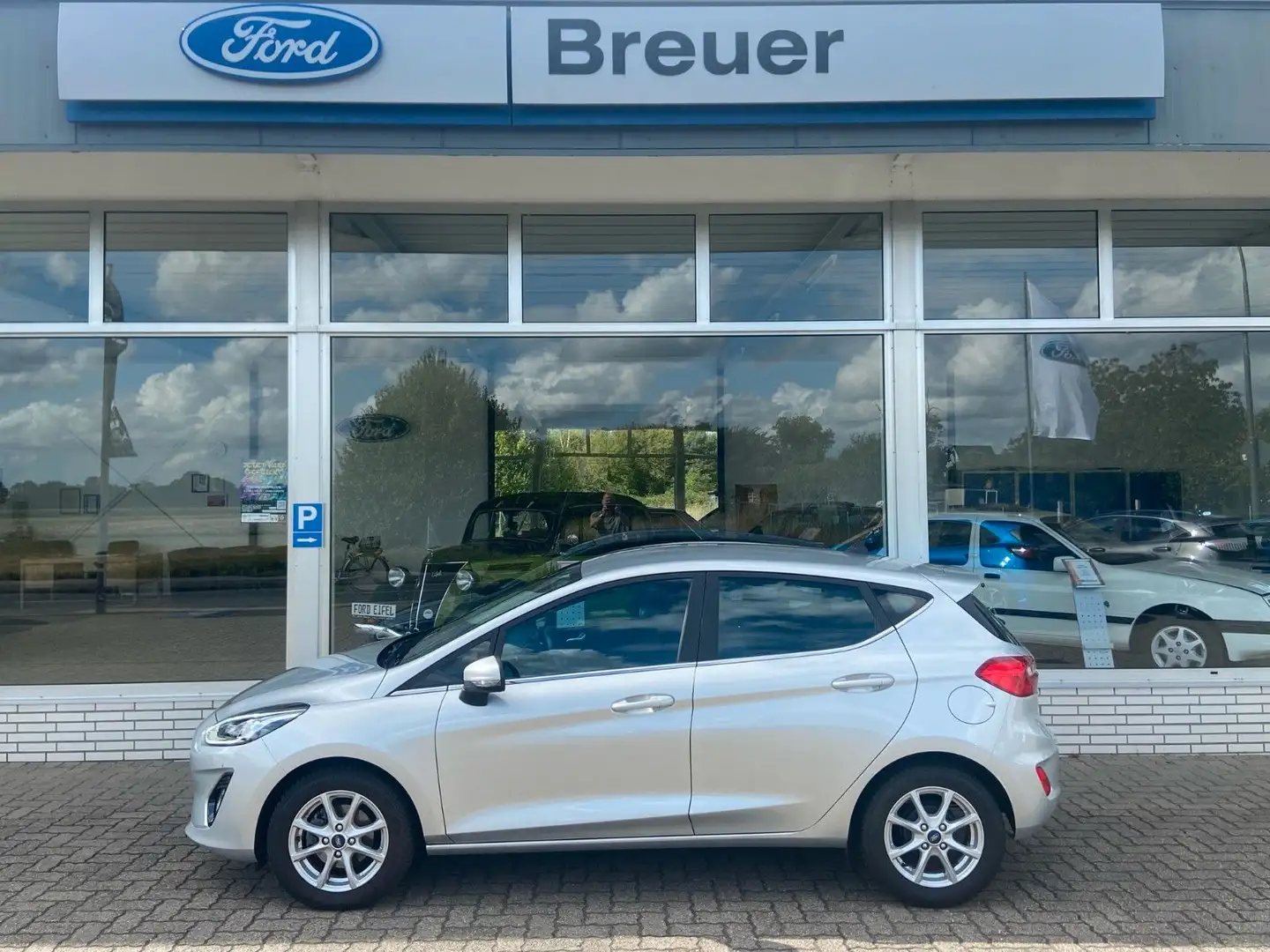 Ford Fiesta Titanium 5 trg. 1 Hand Silber - 1