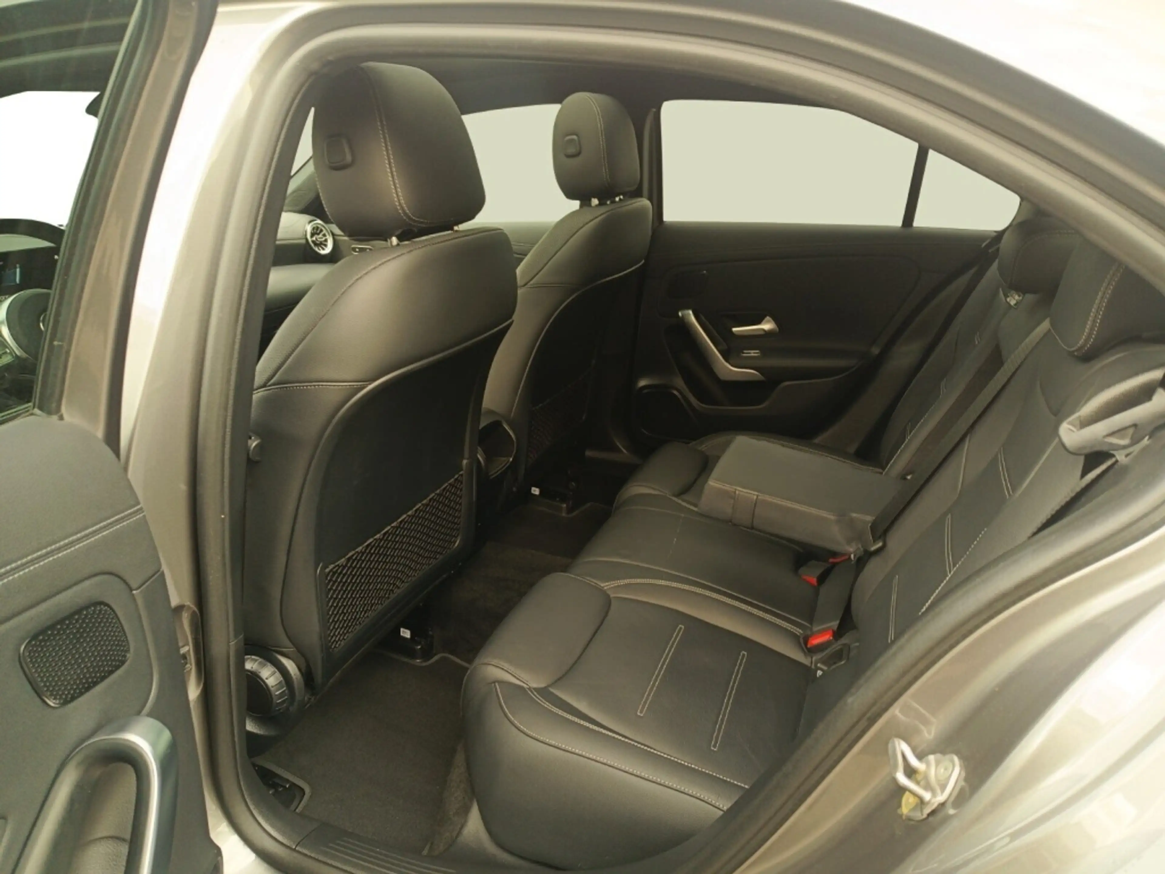 Mercedes-Benz A 35 AMG A 35 4MATIC Limousine 360 AUT Bel.Sitz DynLicht — photo 13