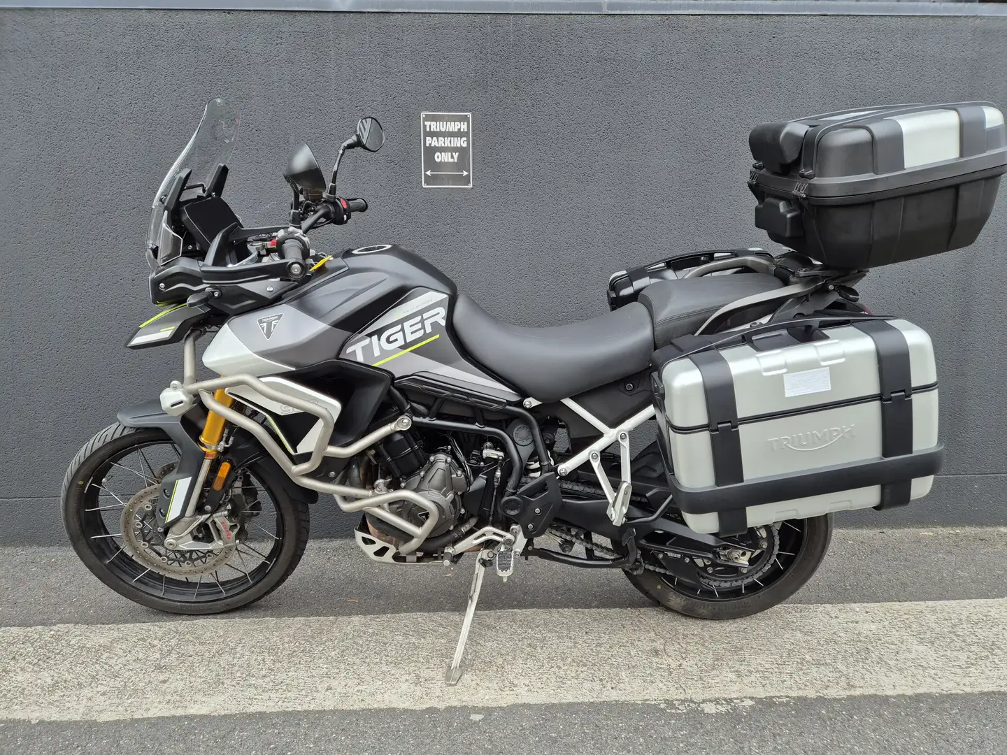 Triumph Tiger 900 - 2