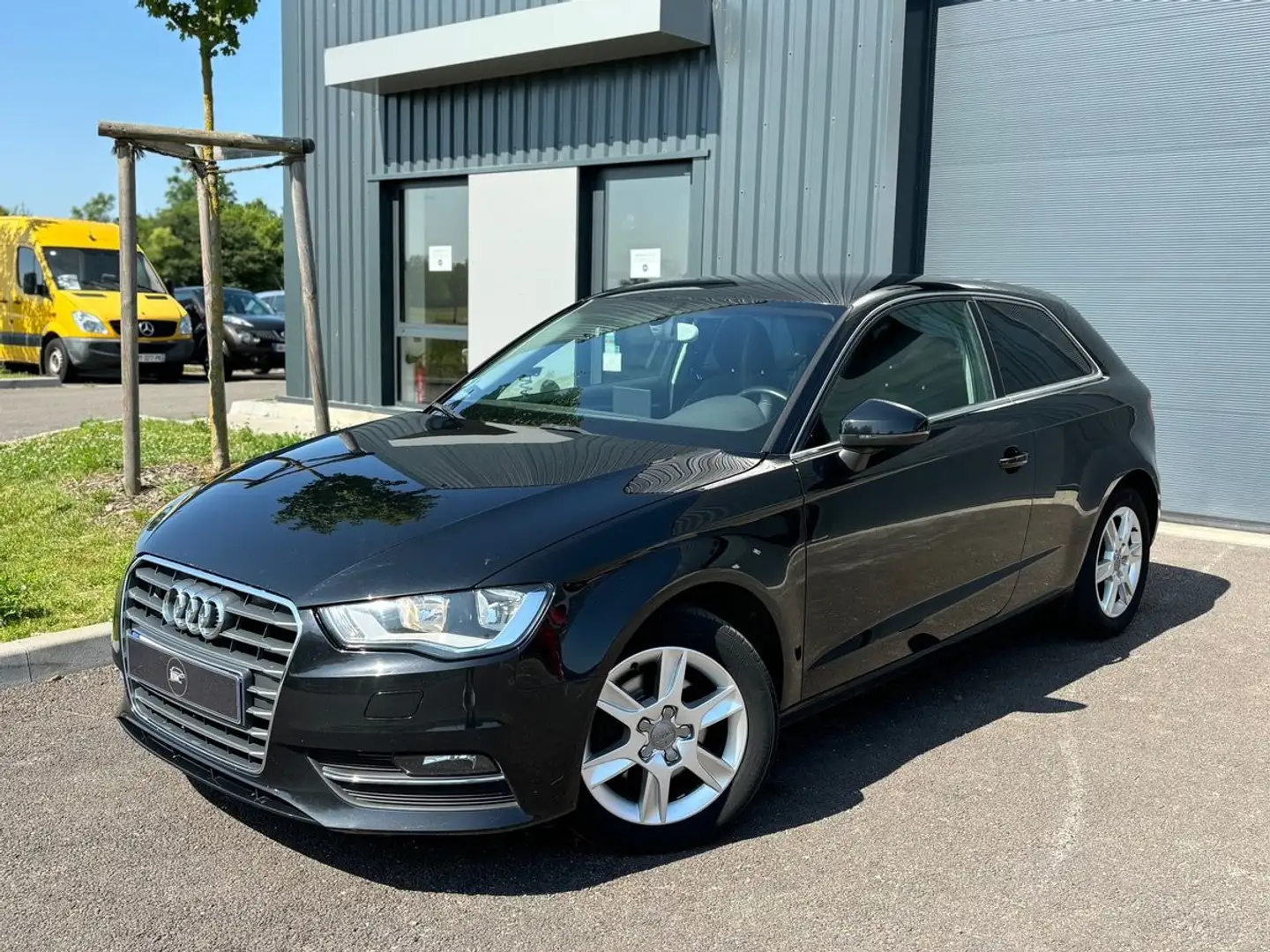 Audi A3 1.4 TFSI 122 CH ATTRACTION 3 PORTES - SIEGES CHAUF Noir - 1