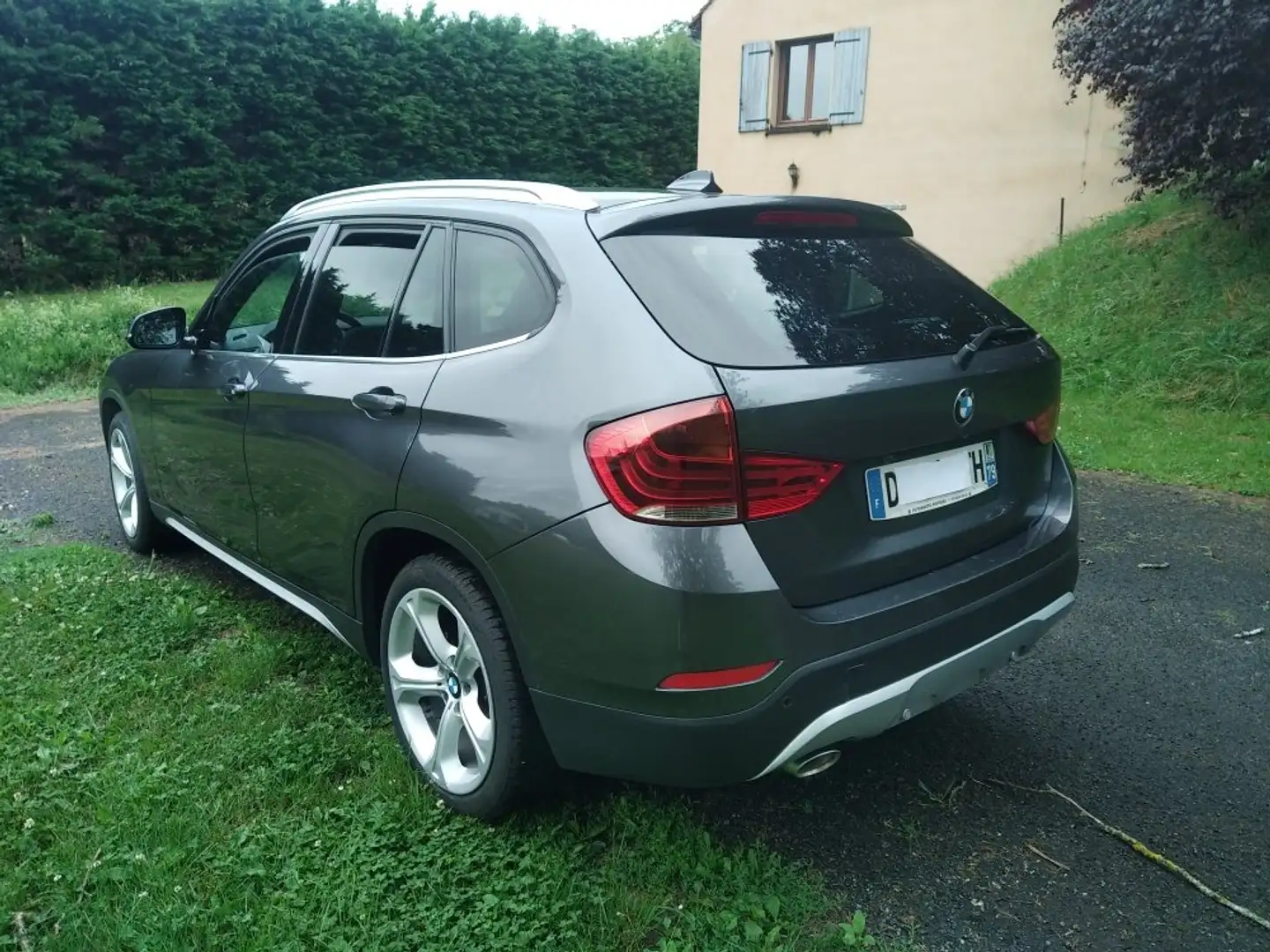 BMW X1 X1 sDrive 18d 143 ch xLine A Gris - 2