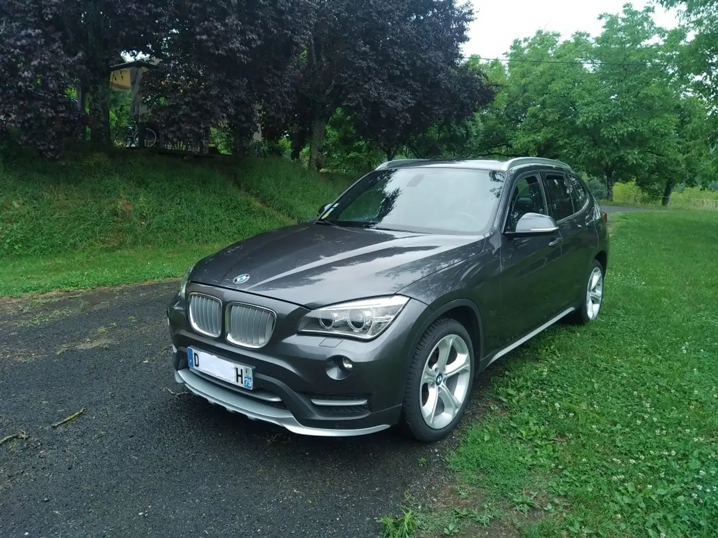 BMW X1 X1 sDrive 18d 143 ch xLine A Gris - 1