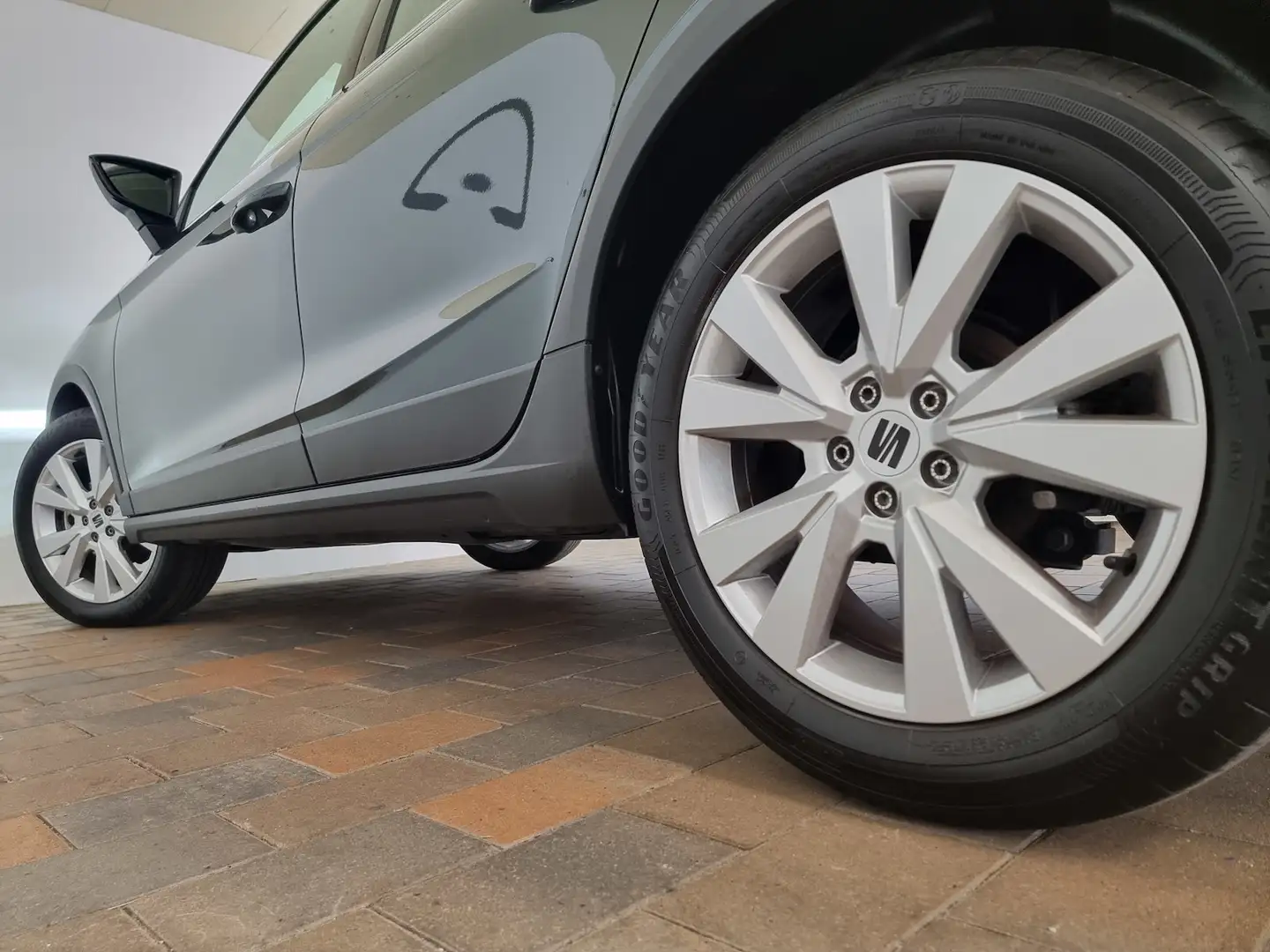 SEAT Arona Xperience 110 DSG APP LED Kamera Spur Grün - 2