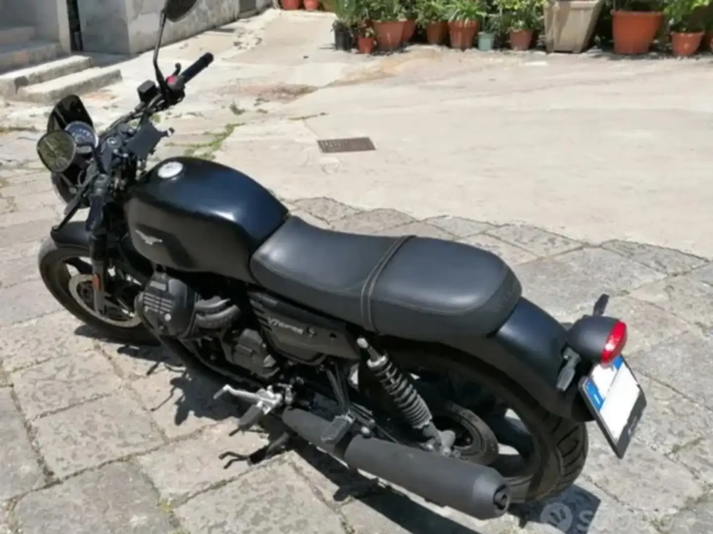 Moto Guzzi V 7 Stone III Noir - 2