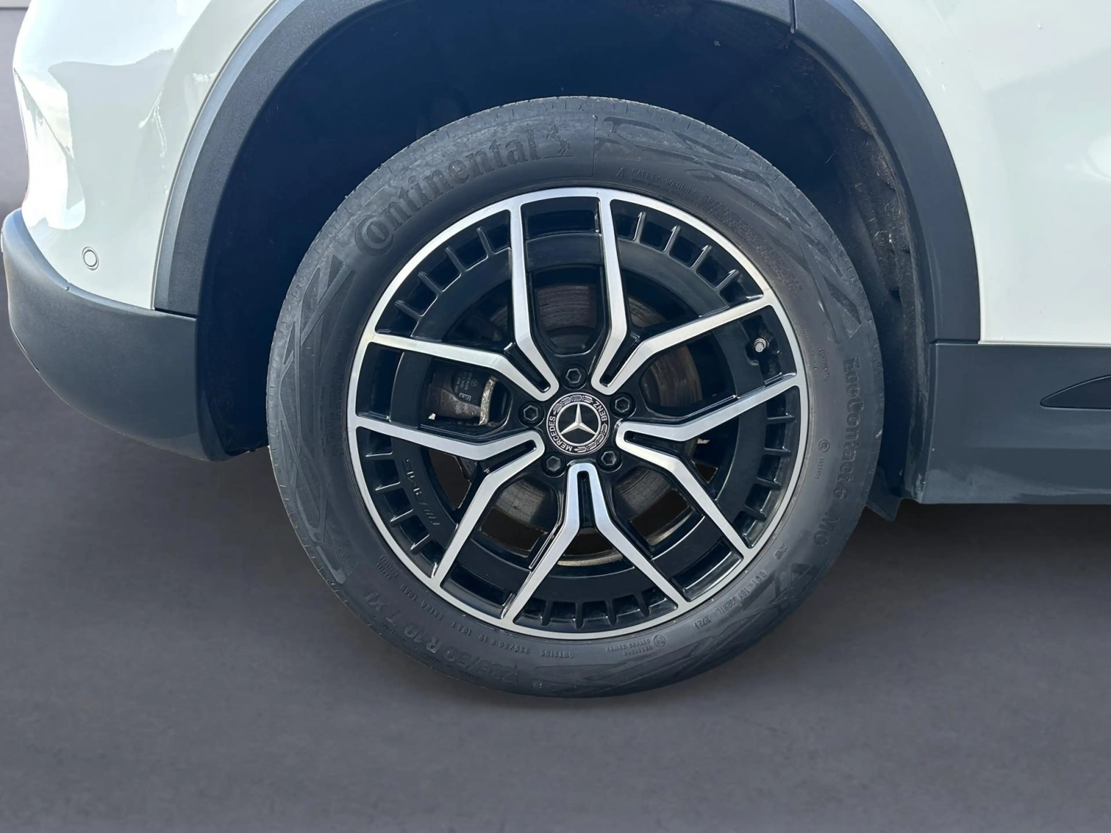 Mercedes-Benz EQA 350 EQA 4MATIC AMG Line — photo 14