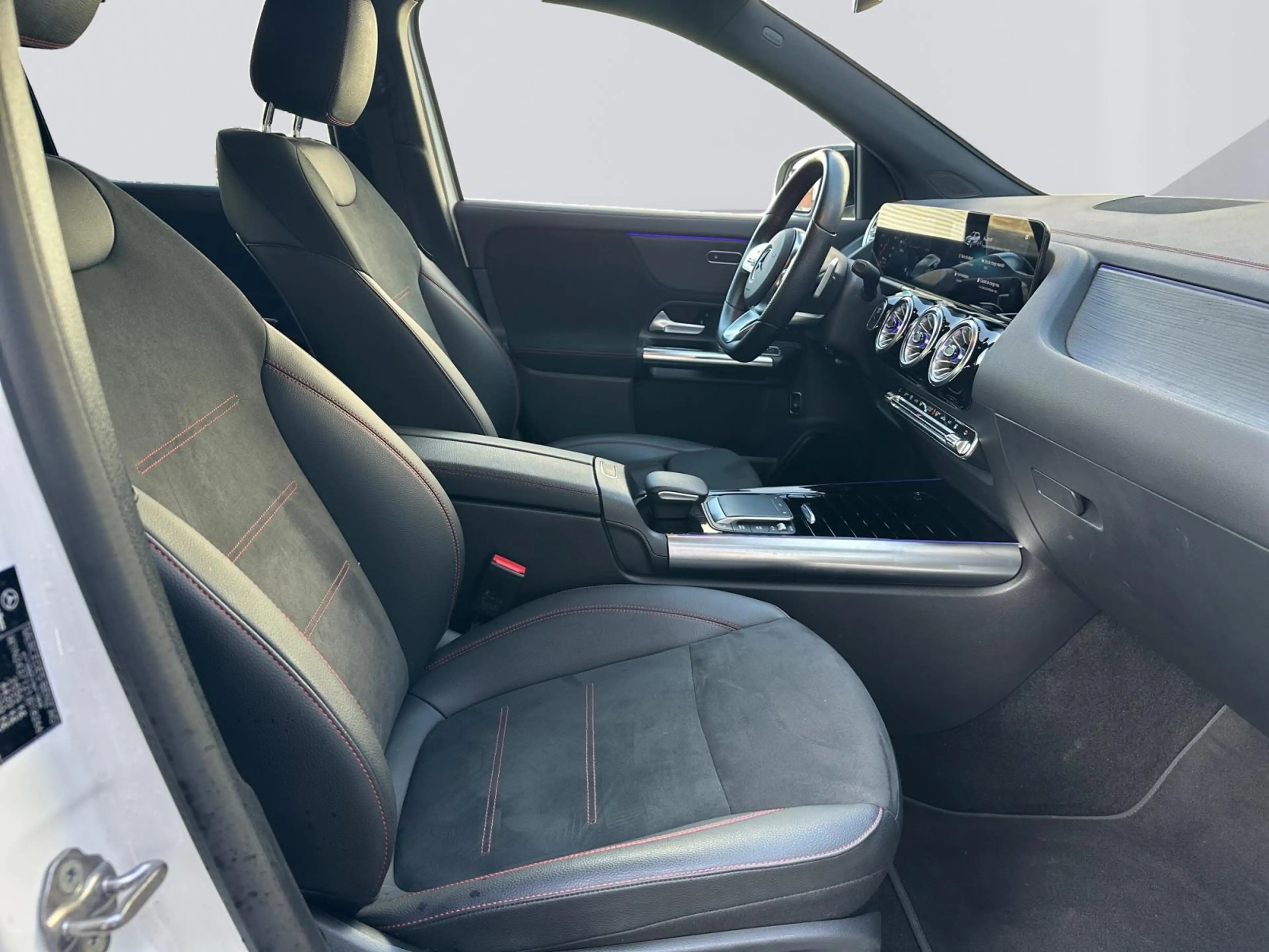 Mercedes-Benz EQA 350 EQA 4MATIC AMG Line — photo 15