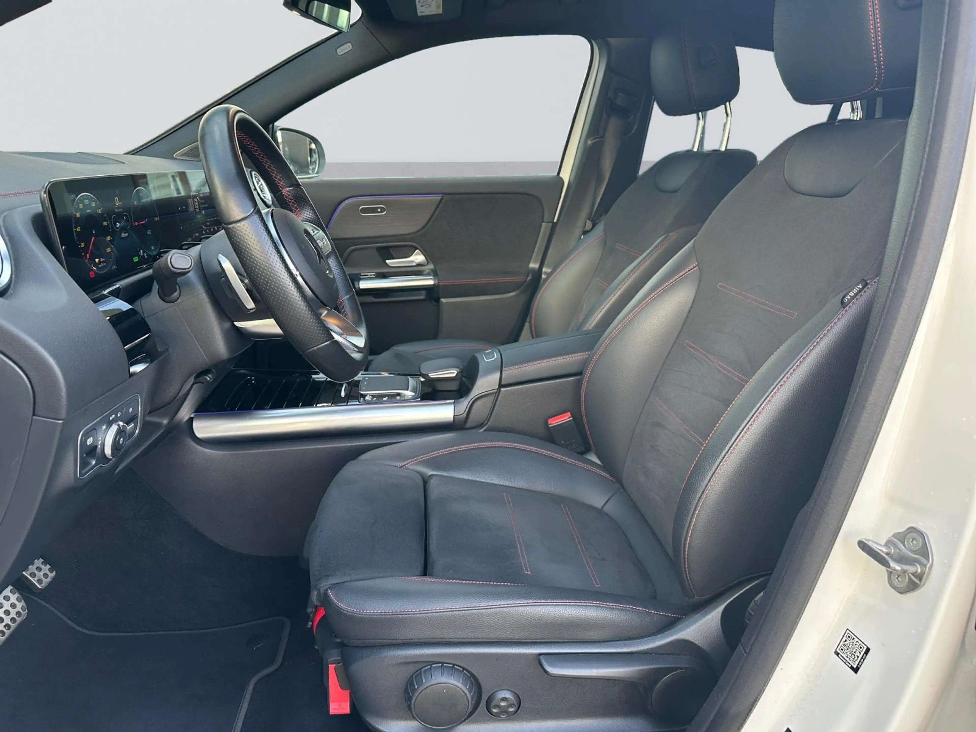 Mercedes-Benz EQA 350 EQA 4MATIC AMG Line — photo 9