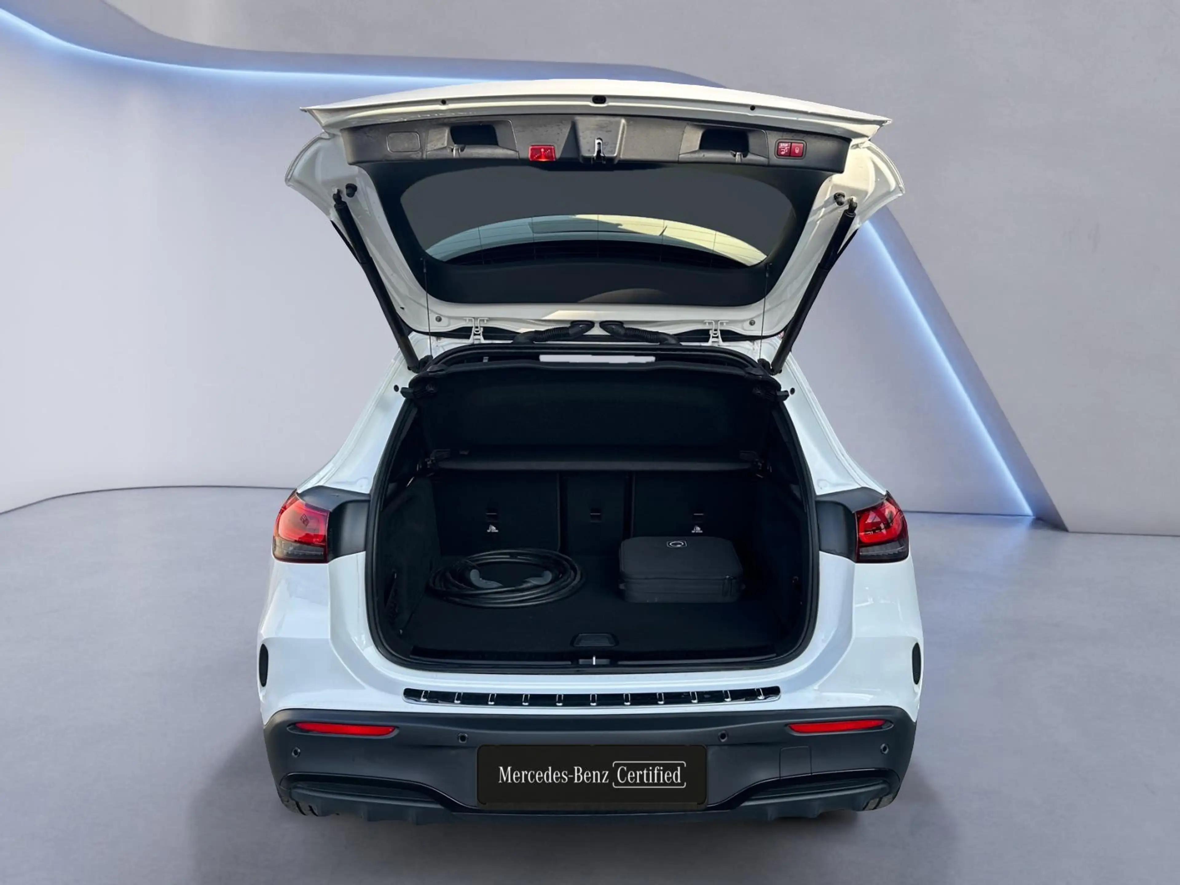 Mercedes-Benz EQA 350 EQA 4MATIC AMG Line — photo 11