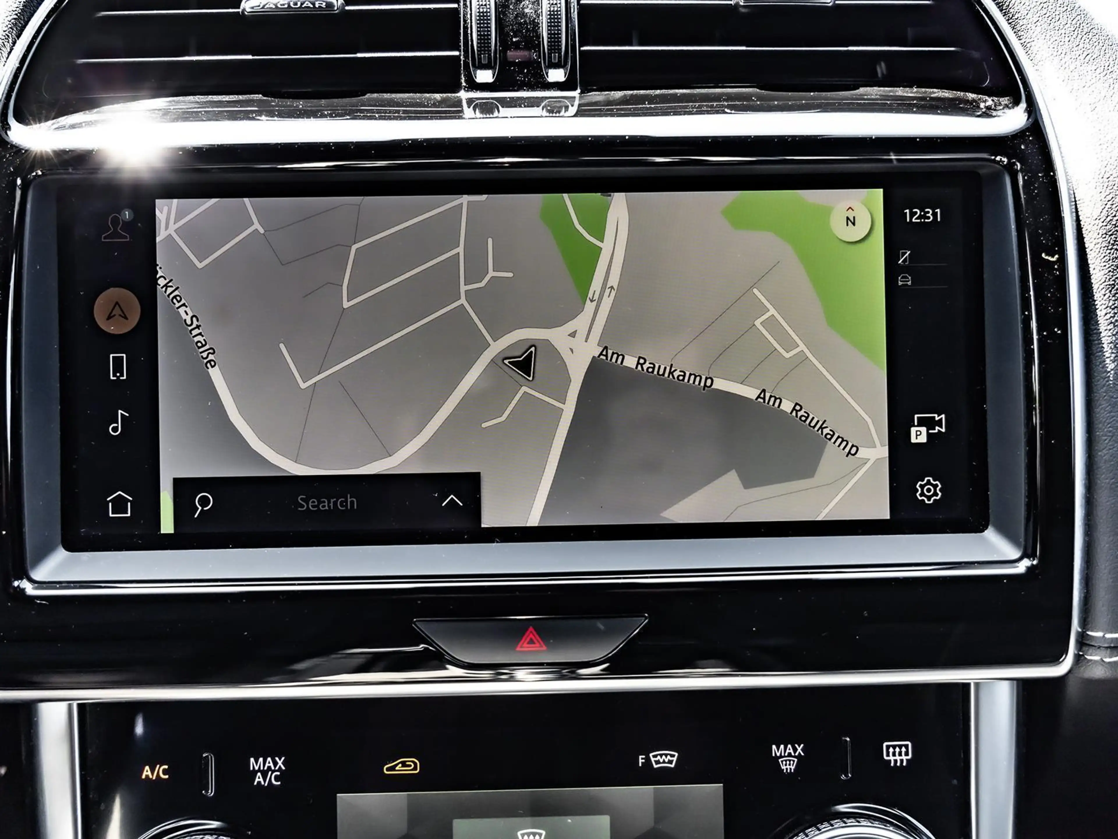 Jaguar XE D200 RWD R-Dynamic  BLACK-PACK NAVI SHZ PDC — photo 12