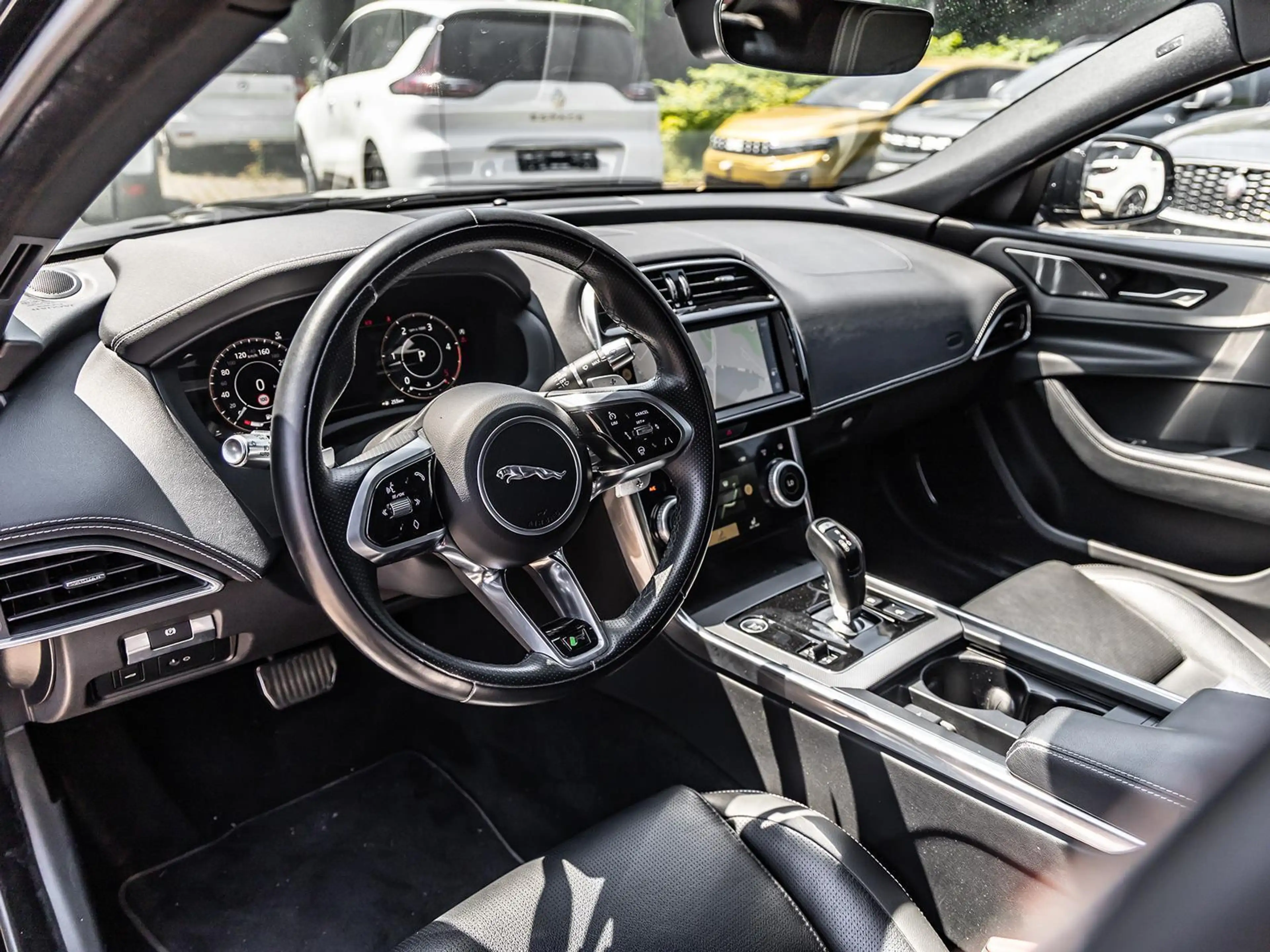 Jaguar XE D200 RWD R-Dynamic  BLACK-PACK NAVI SHZ PDC — photo 13