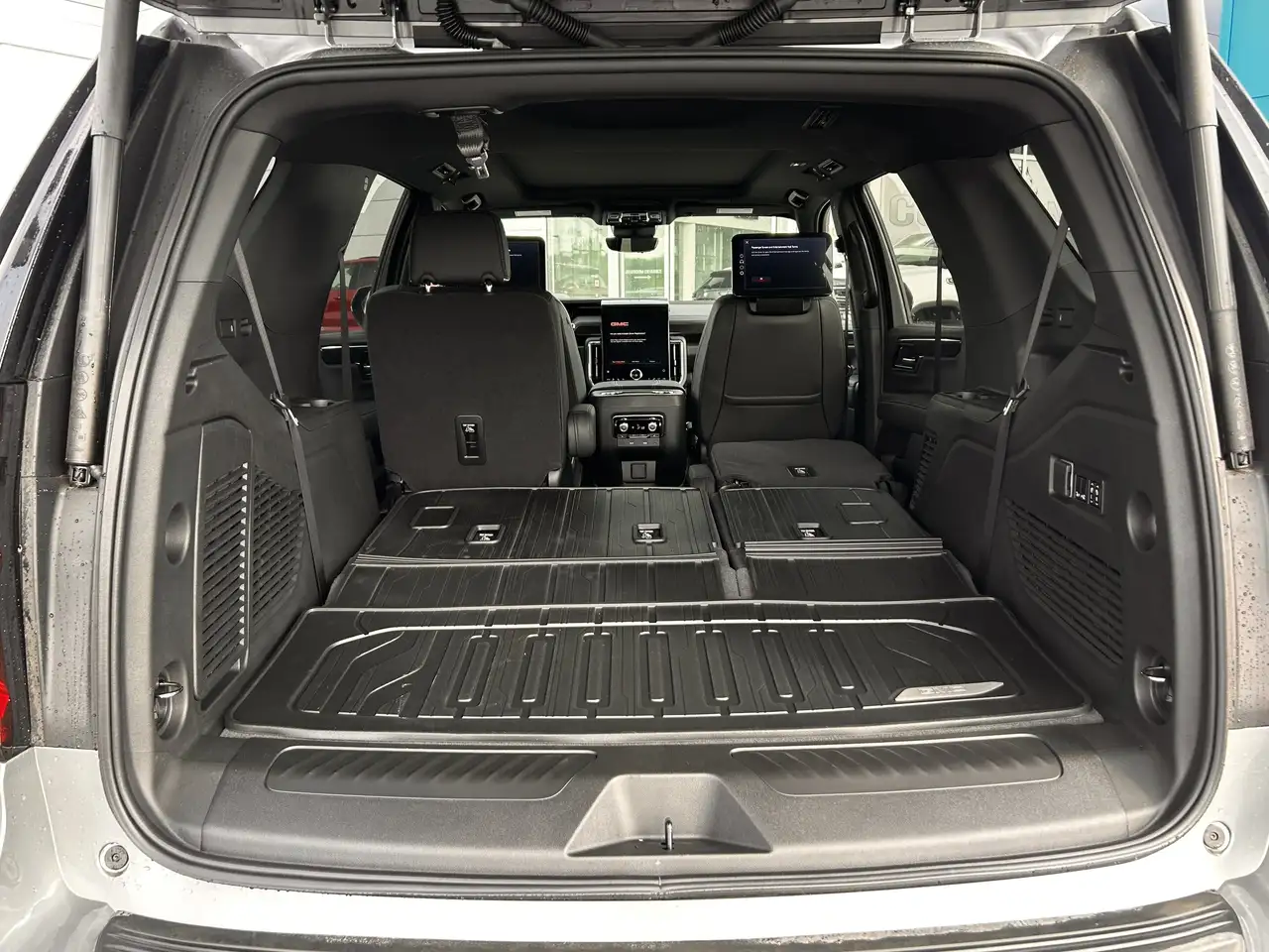 GMC Yukon снимка GMC Yukon