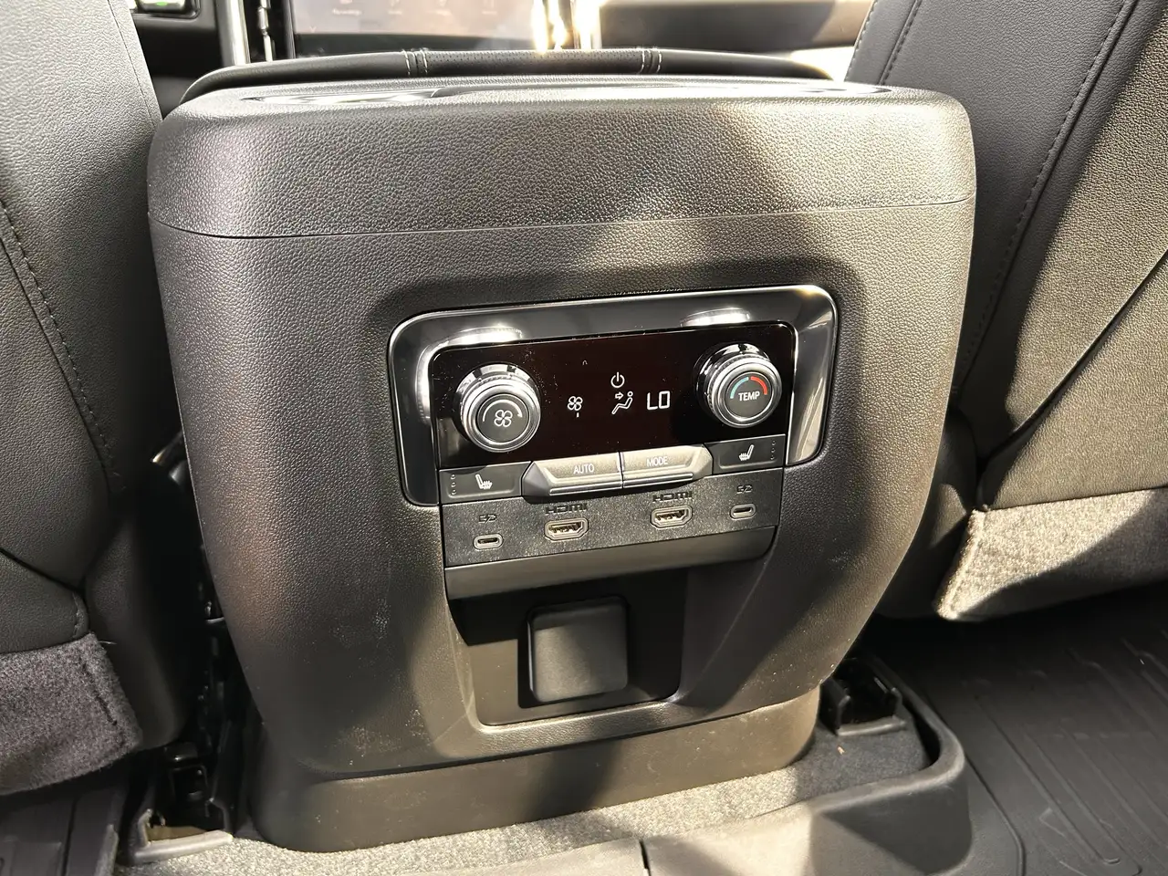 GMC Yukon снимка GMC Yukon