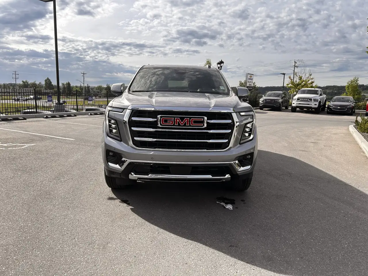 GMC Yukon снимка GMC Yukon