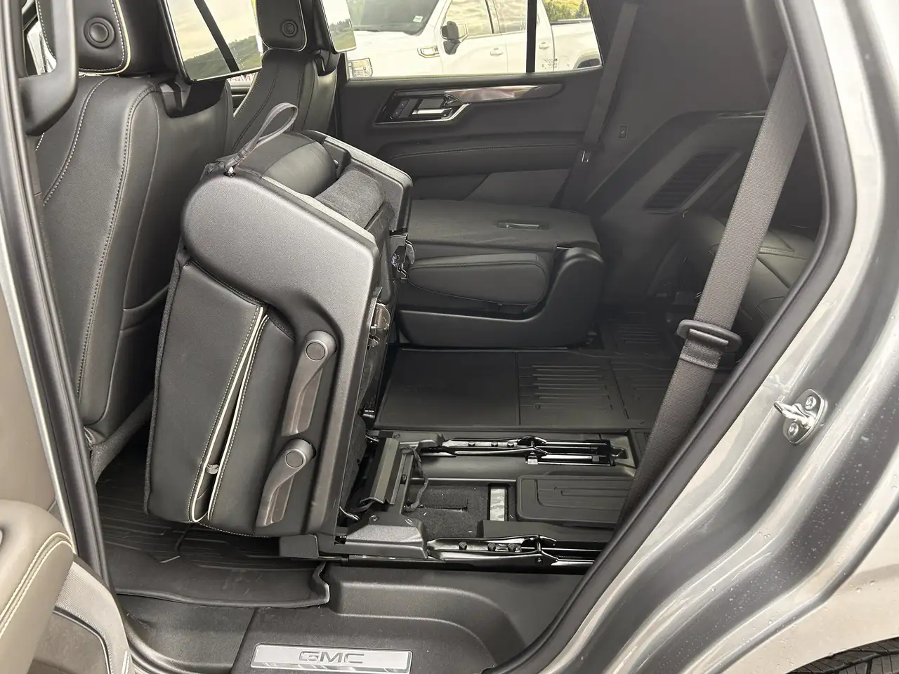 GMC Yukon снимка GMC Yukon
