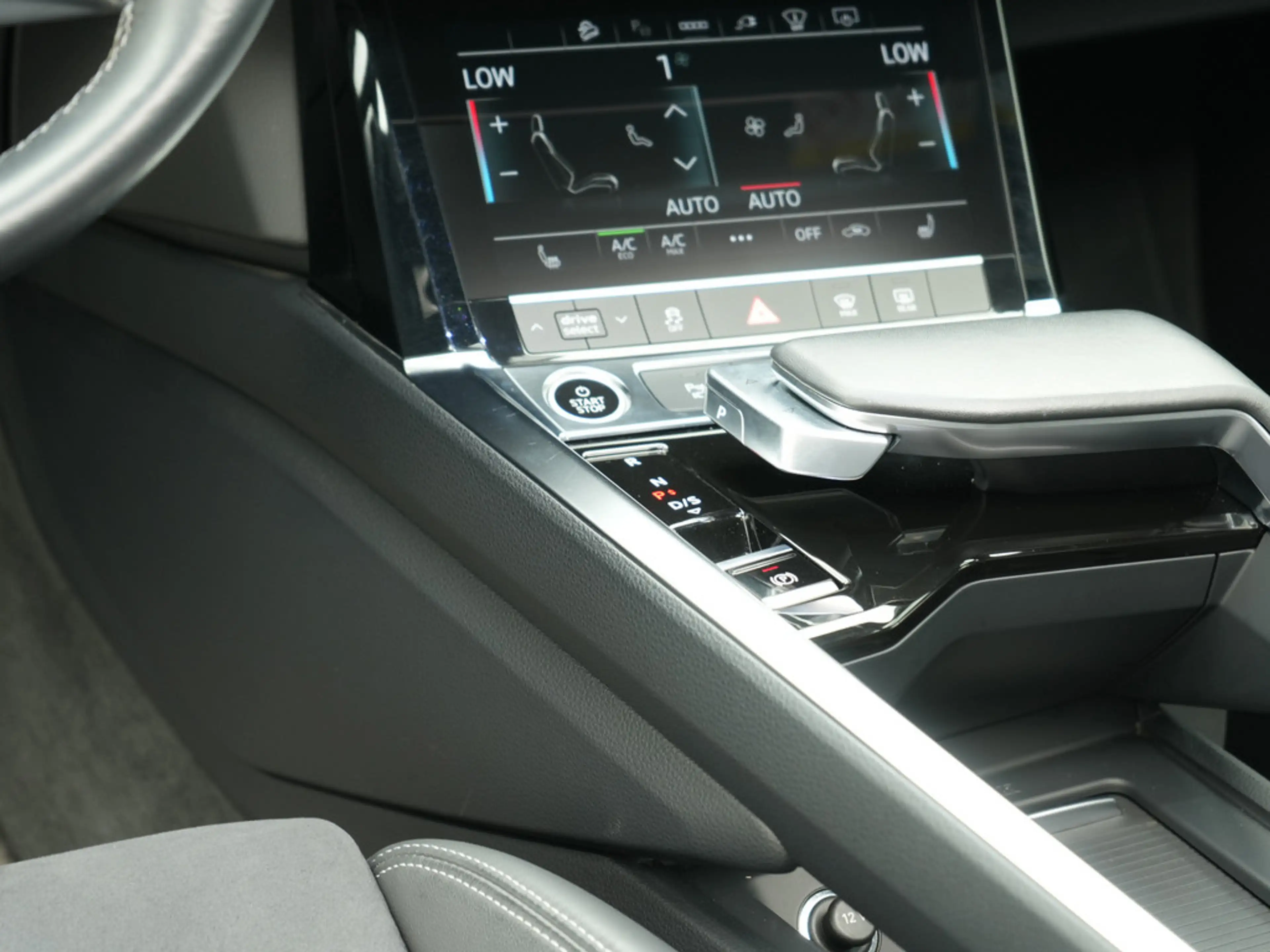 Audi Q8 e-tron quattro ACC AHK 360°KAM PANO B&O LEDER — photo 14