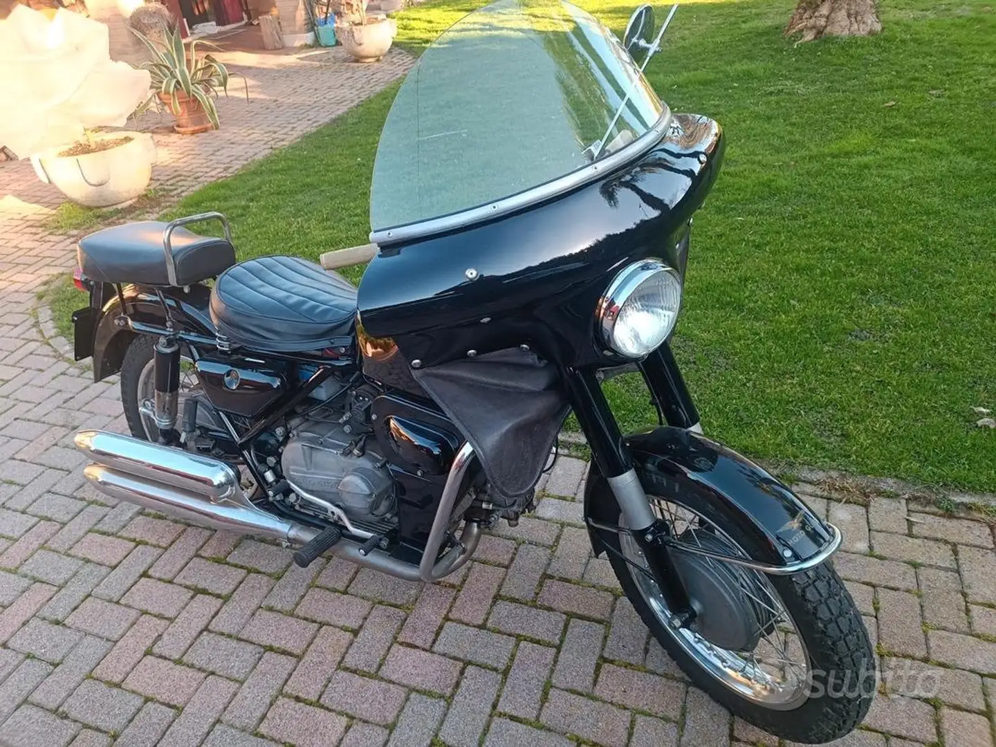 Moto Guzzi Nuovo Falcone Fekete - 1