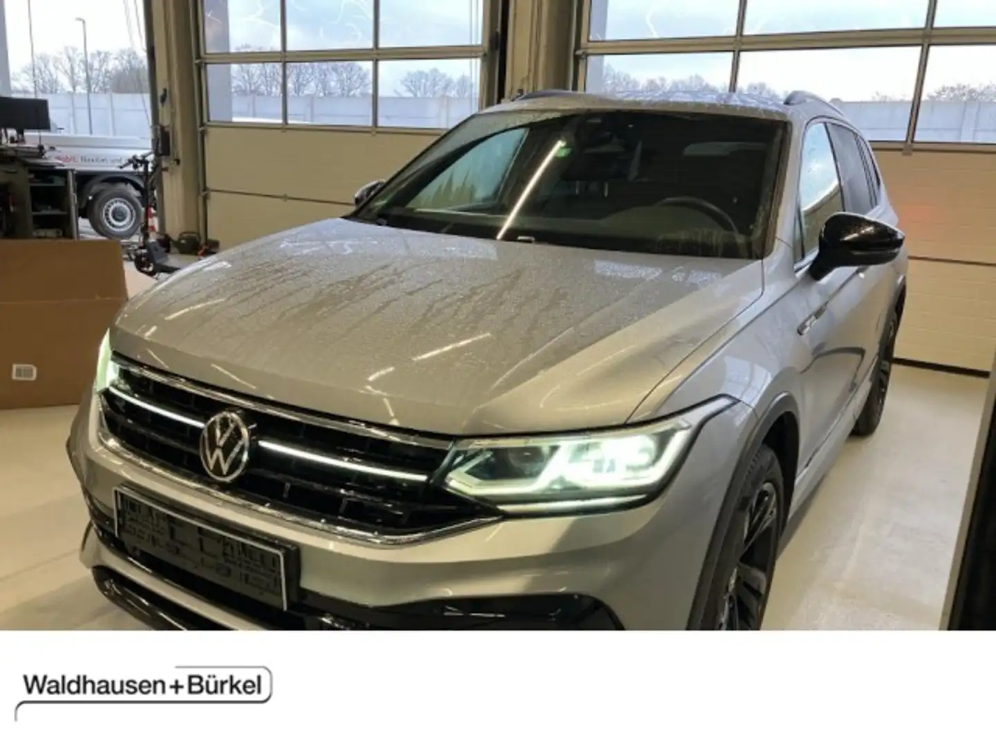 Volkswagen Tiguan Allspace 2.0 TDI DSG R-Line 4Motion 7-Sitzer Klima Navi Silber - 1