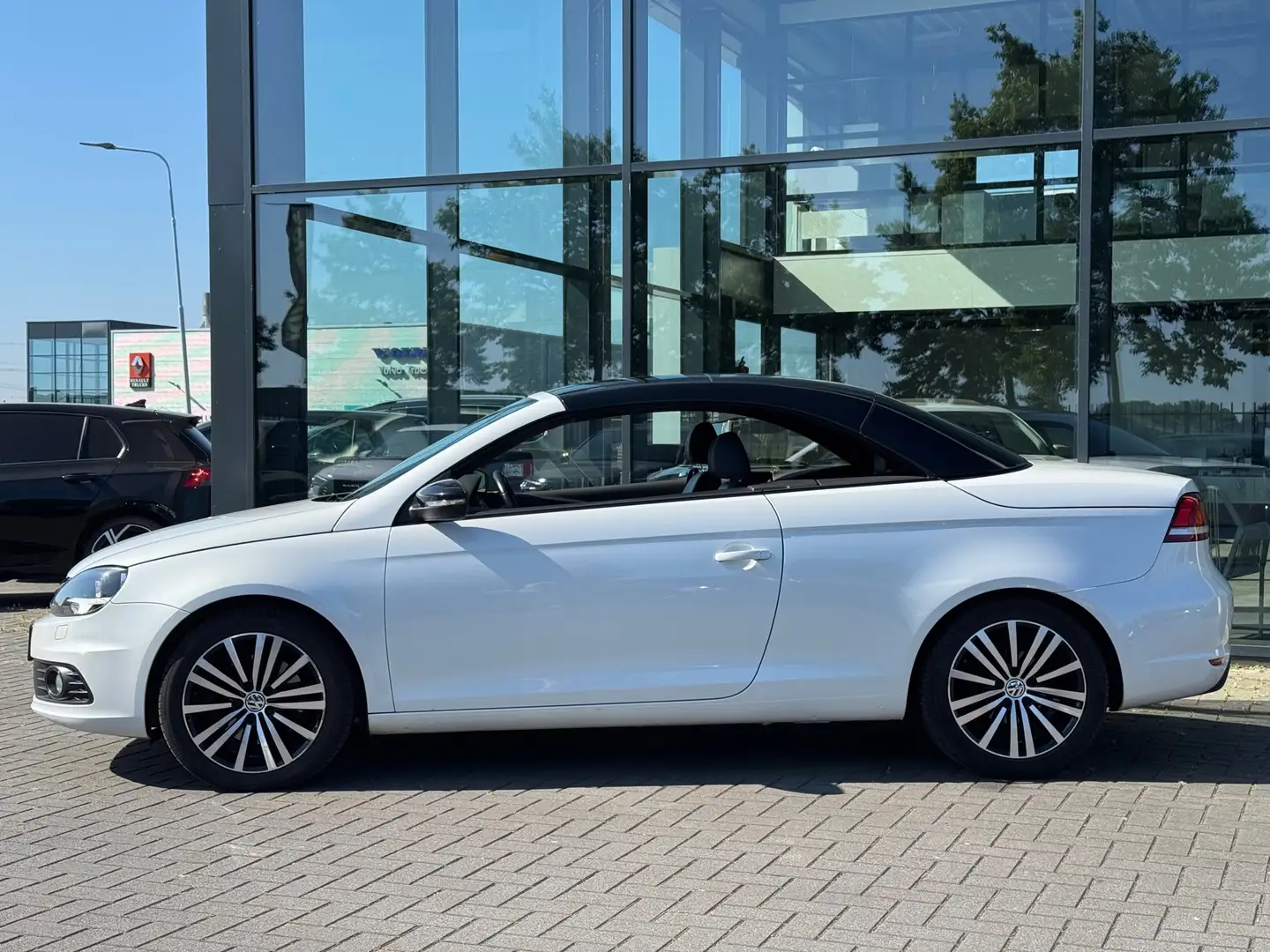 Volkswagen Eos 2.0 TSI Highline * Camera * Keyless * Cruise Contr Bílá - 2