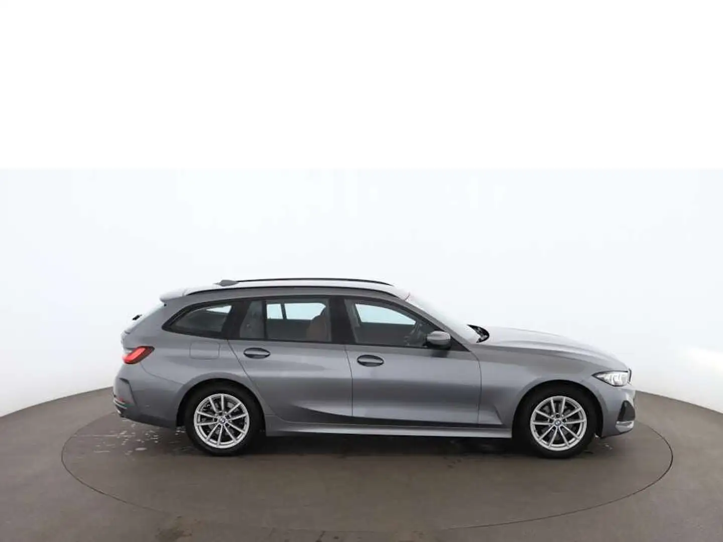 BMW 320 d Touring Aut LED NAVI LEDER TEMPOMAT R-CAM Grau - 2