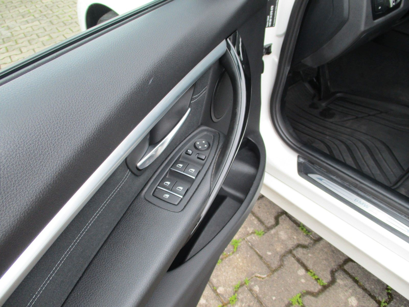 BMW 320 i Touring Sport Line+AHK+Navi+LED+gepflegt — photo 13