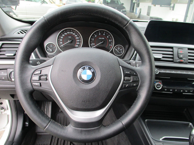 BMW 320 i Touring Sport Line+AHK+Navi+LED+gepflegt — photo 15