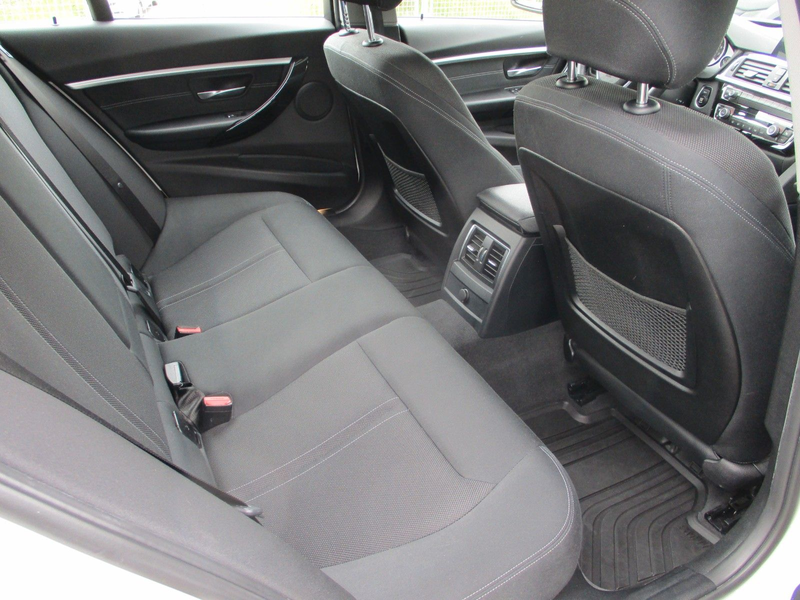 BMW 320 i Touring Sport Line+AHK+Navi+LED+gepflegt — photo 11