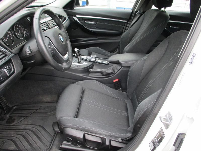 BMW 320 i Touring Sport Line+AHK+Navi+LED+gepflegt — photo 12