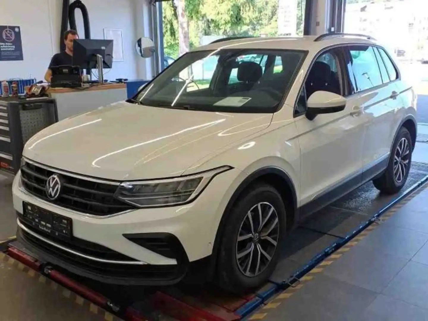 Volkswagen Tiguan 2.0 TDI DSG Life AHK Kamera Navi LED ACC Weiß - 2
