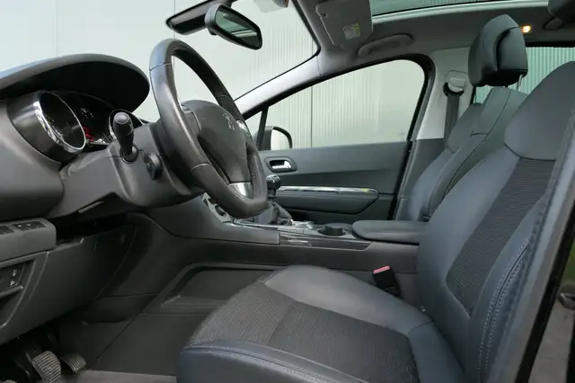 Peugeot 3008 view 3