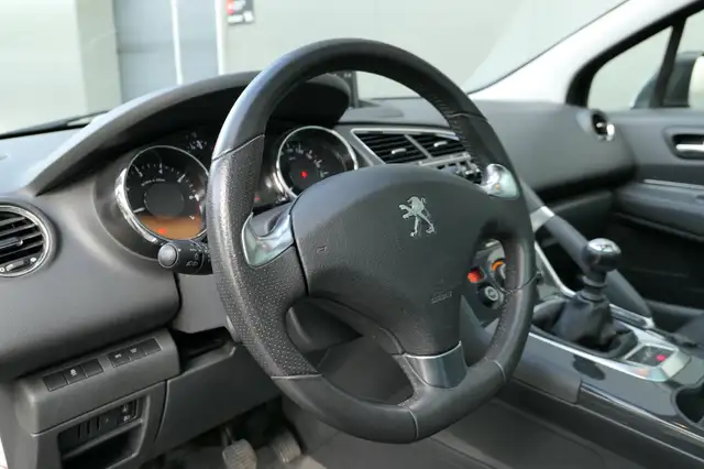Peugeot 3008 view 4